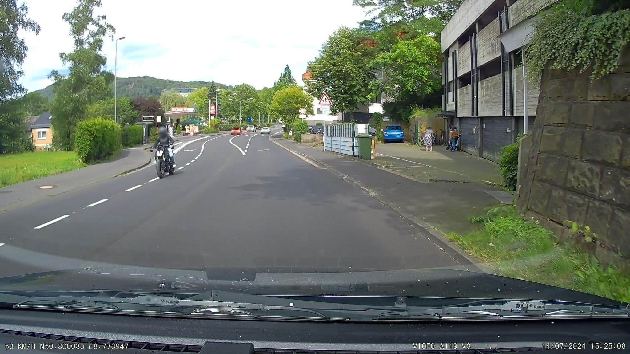 Street view near Ferienwohnungen Schlossblick, Marburg an der Lahn — © tim3003 (CC BY-SA · Mapillary)