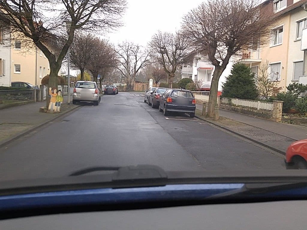 Street view near Kampowski Apartments Bad Nauheim, Bad Nauheim — © scg1176 (CC BY-SA · Mapillary)