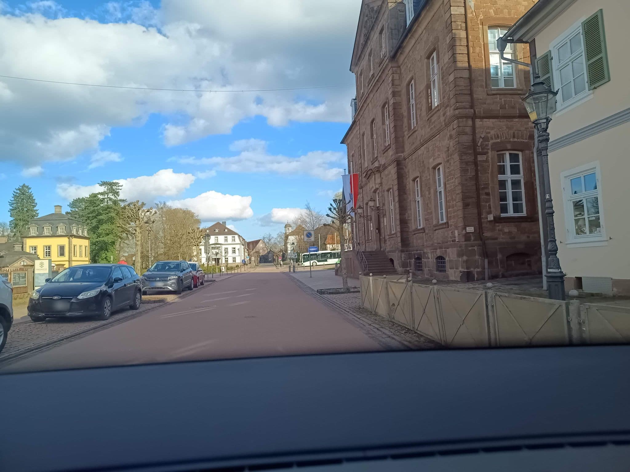 Street view near Waldeckische Domanialverwaltung, Bad Arolsen — © zuse (CC BY-SA · Mapillary)