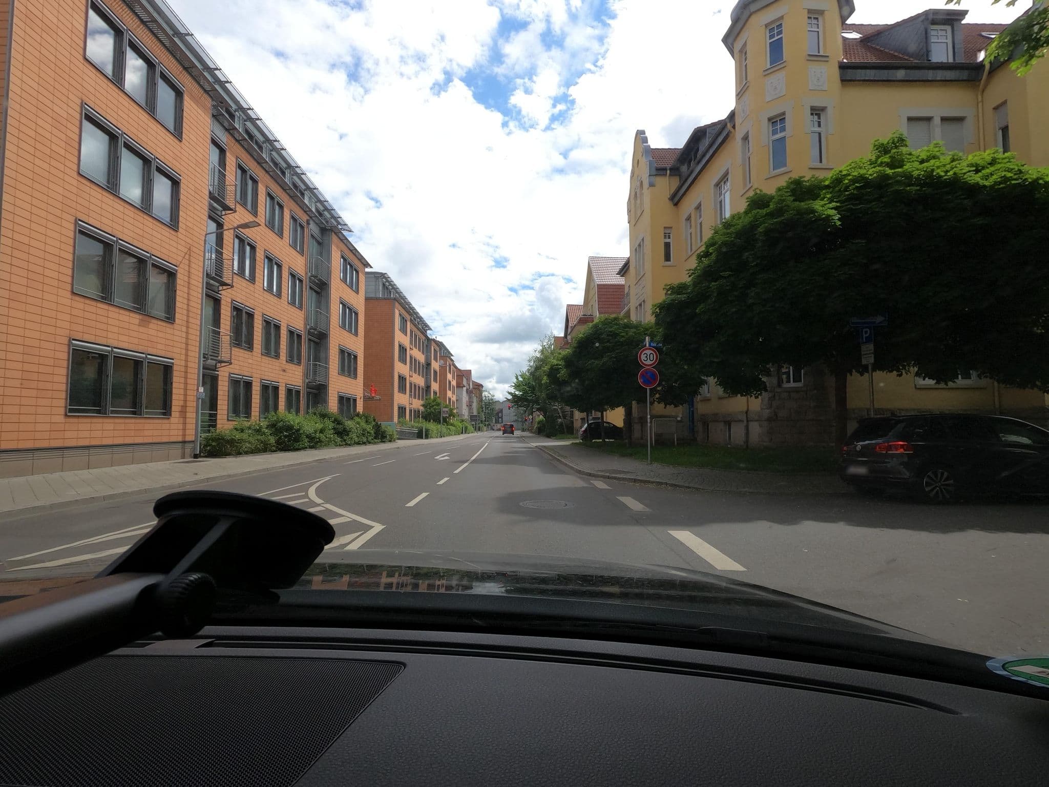 Street view near B@B Hotel Erfurt, Erfurt — © saschahaberkorn (CC BY-SA · Mapillary)