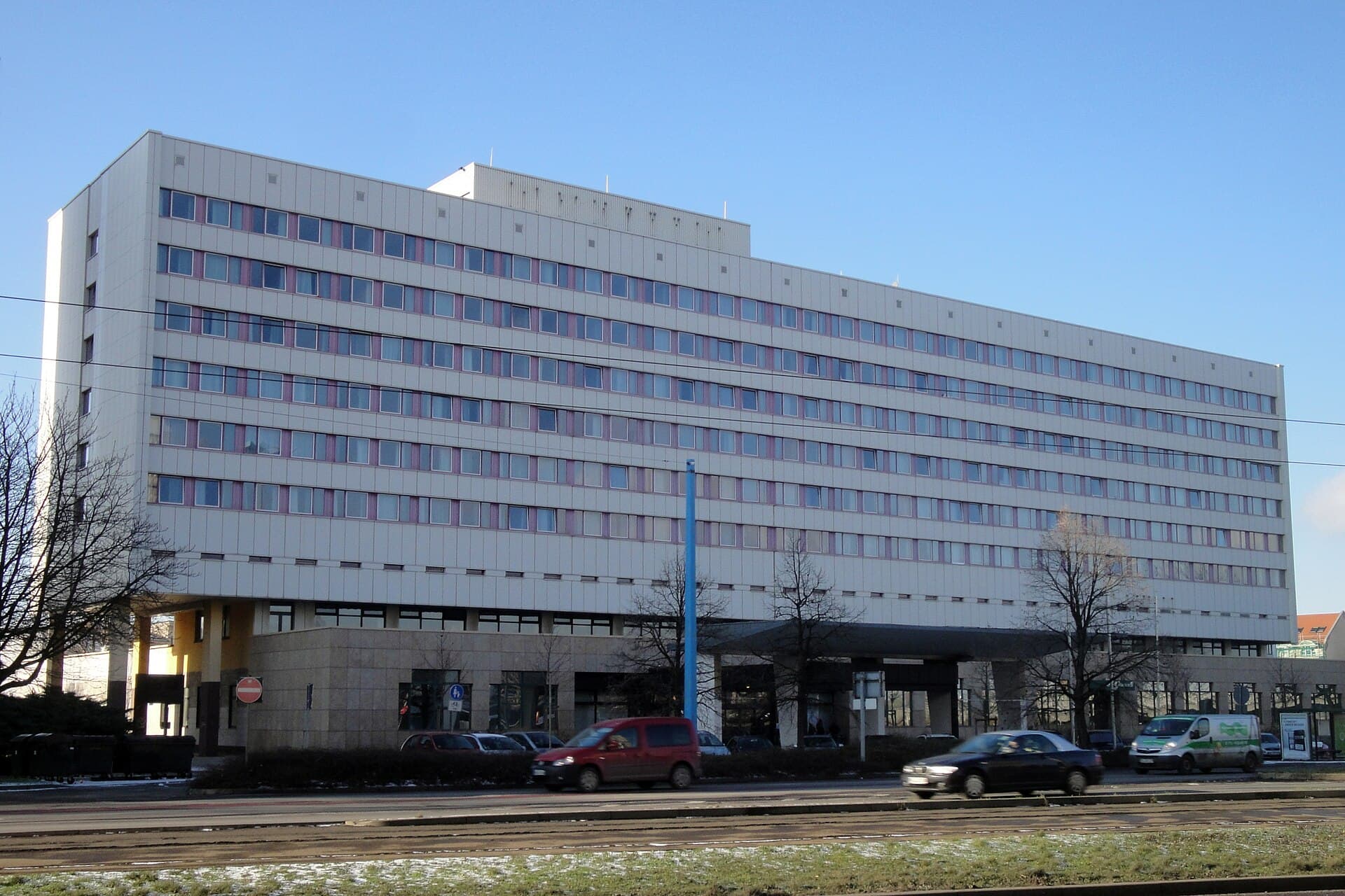 Maritim Hotel Halle (via Wikimedia Commons, CC BY-SA 4.0)