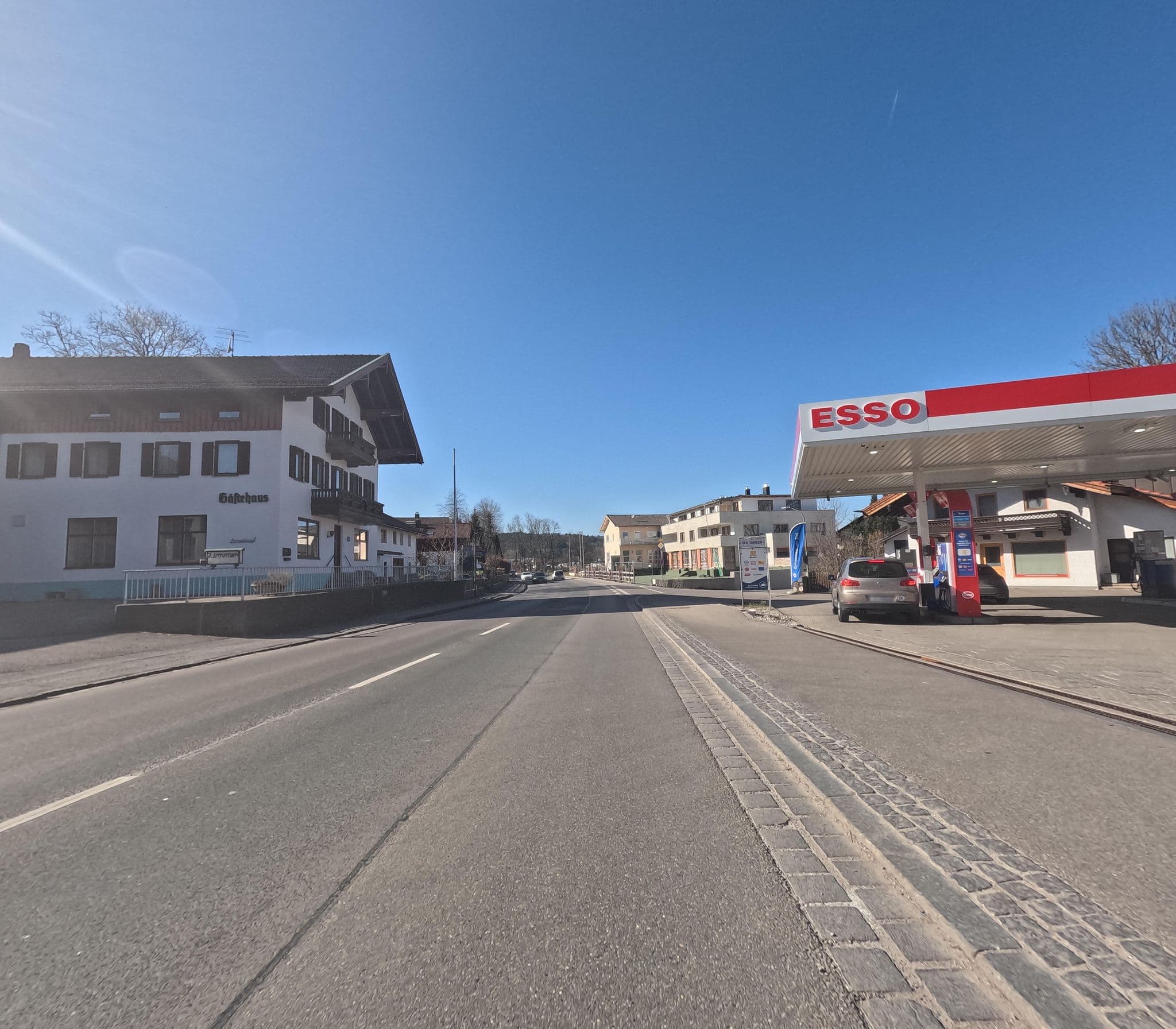 Street view near Schneider Ernst Gästehaus, Bernau am Chiemsee — © natebus (CC BY-SA · Mapillary)