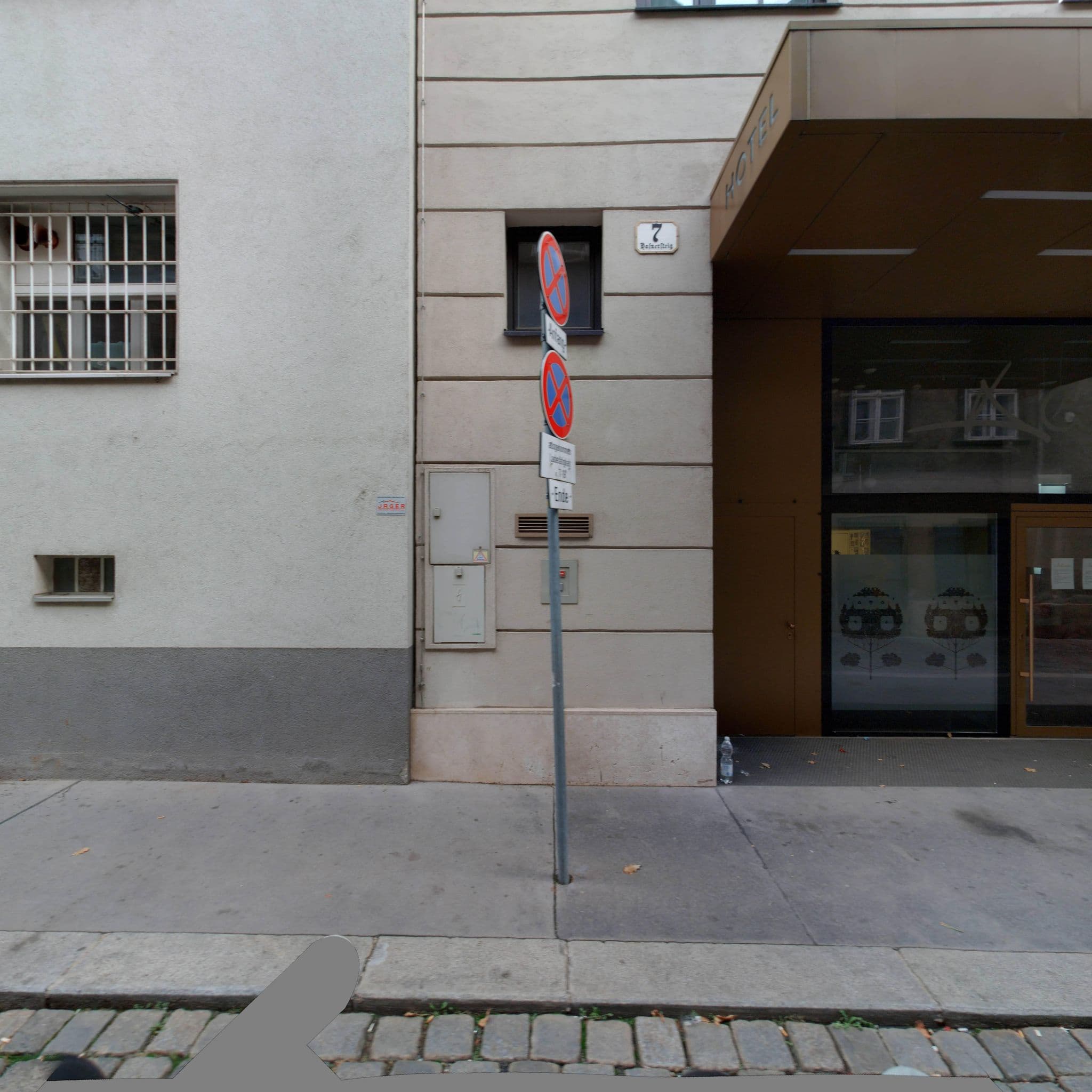 Street view near Boutique Hotel ALMA, Vienna — © eliasgander (CC BY-SA · Mapillary)