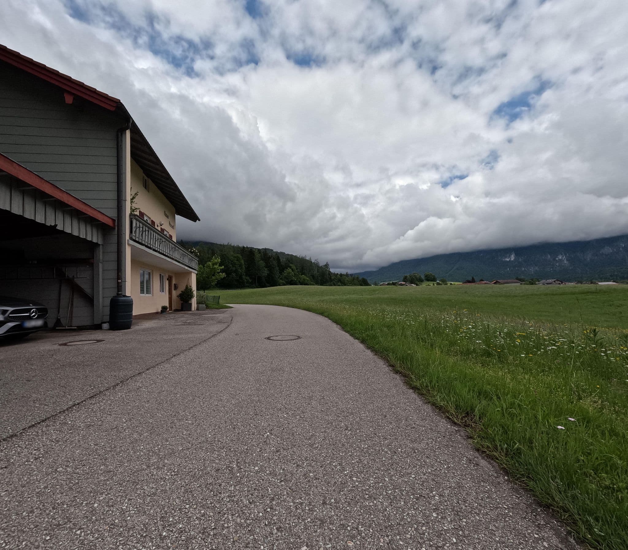 Street view near Haus Annerl Ferienwohnung mit 2 Schlafzimmern, Inzell — © natebus (CC BY-SA · Mapillary)