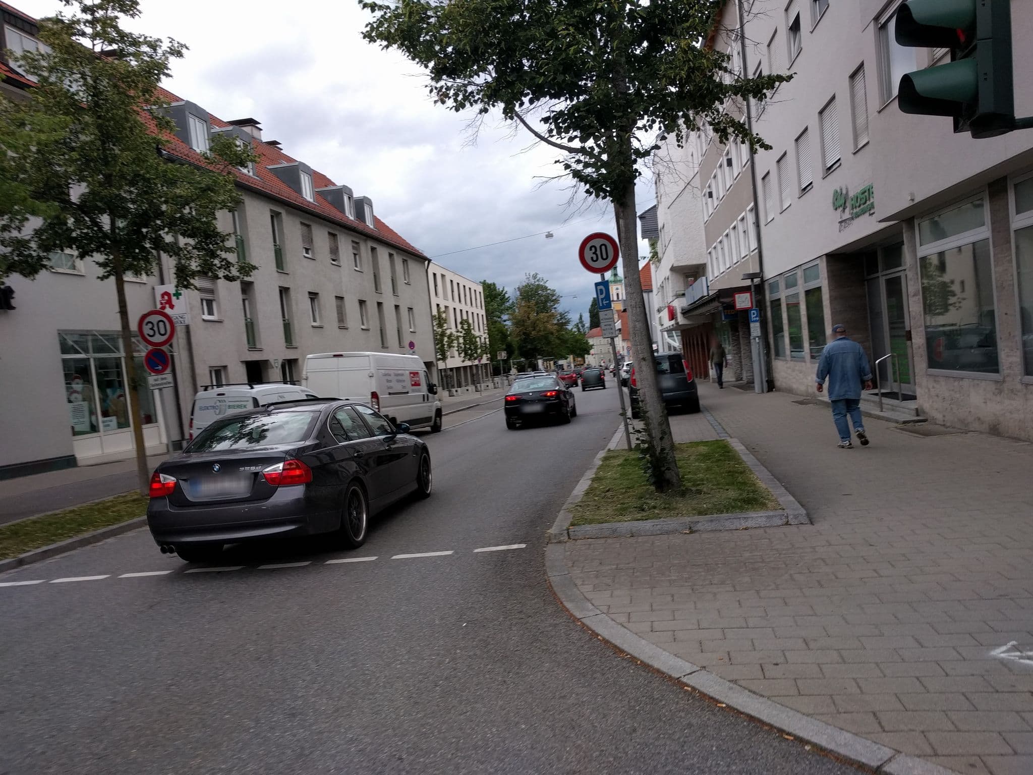 Street view near City Hostel Regensburg, Regensburg — © tbeckler (CC BY-SA · Mapillary)