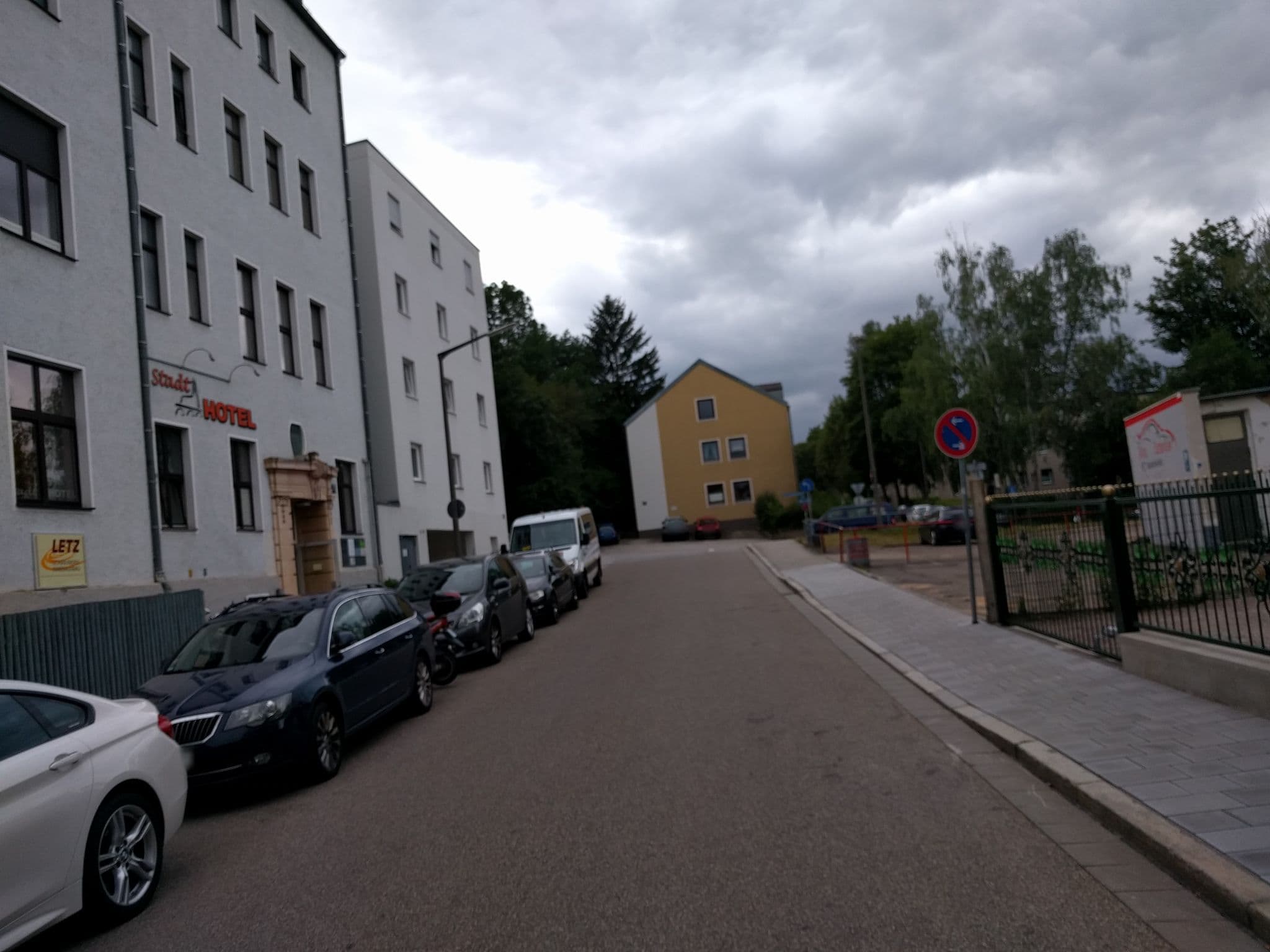 Street view near Stadt Hotel Regensburg, Regensburg — © tbeckler (CC BY-SA · Mapillary)