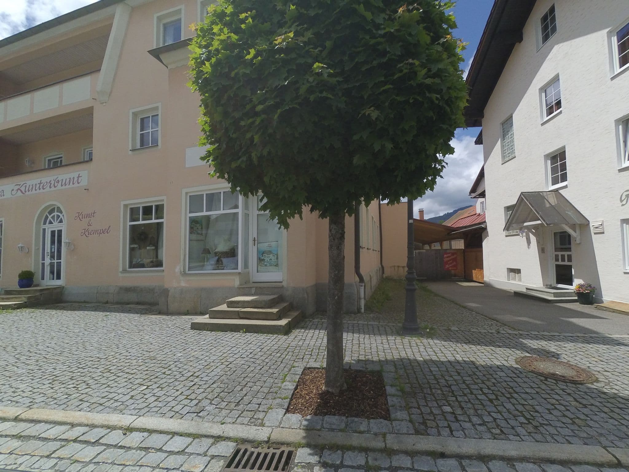 Street view near Grenzwald Hotel, Pension und Haus Familie Franz Liebl, Bayerisch Eisenstein — © wegavision (CC BY-SA · Mapillary)