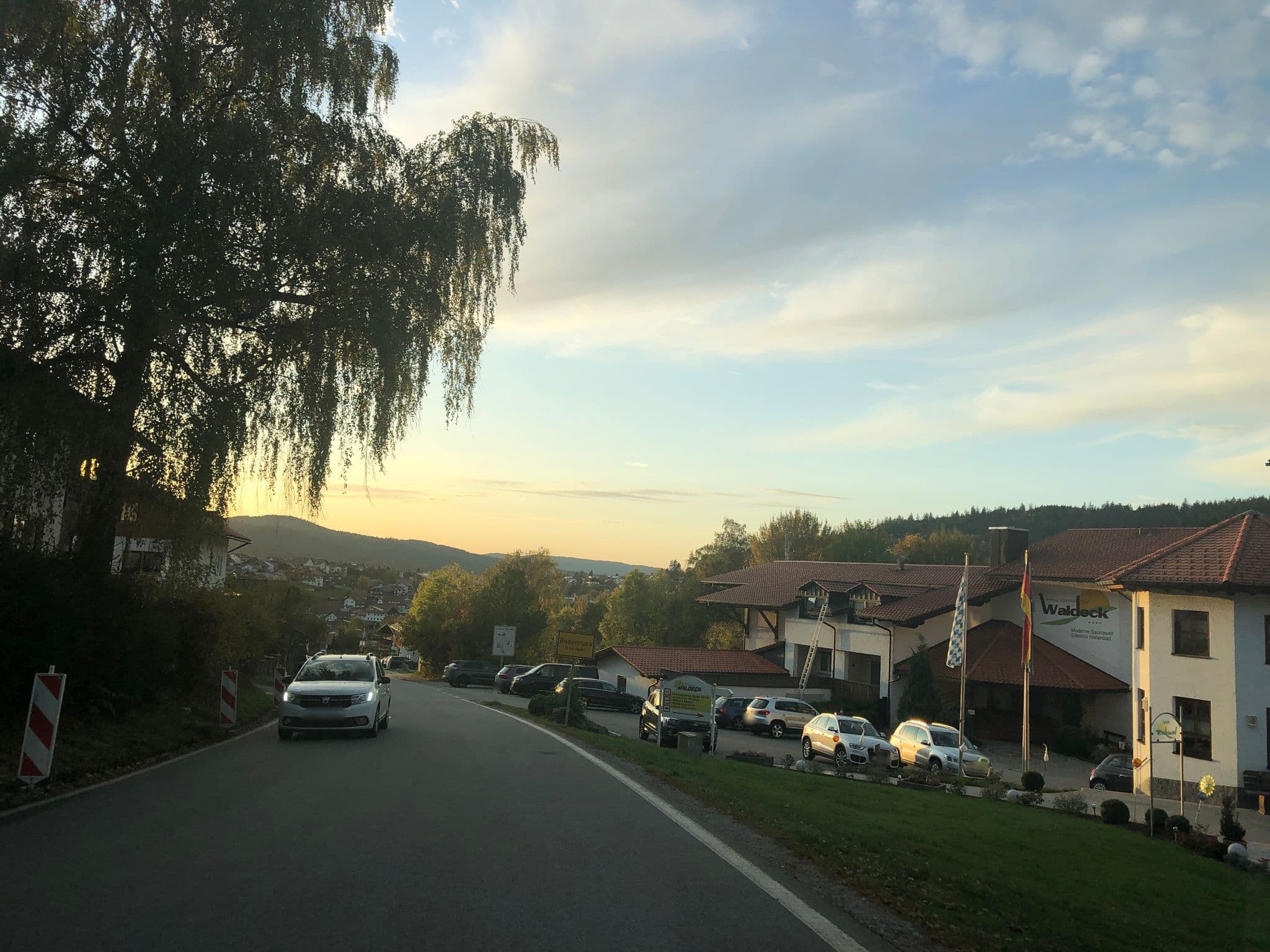 Street view near Waldeck Ferienhotel, Bodenmais — © chuck (CC BY-SA · Mapillary)