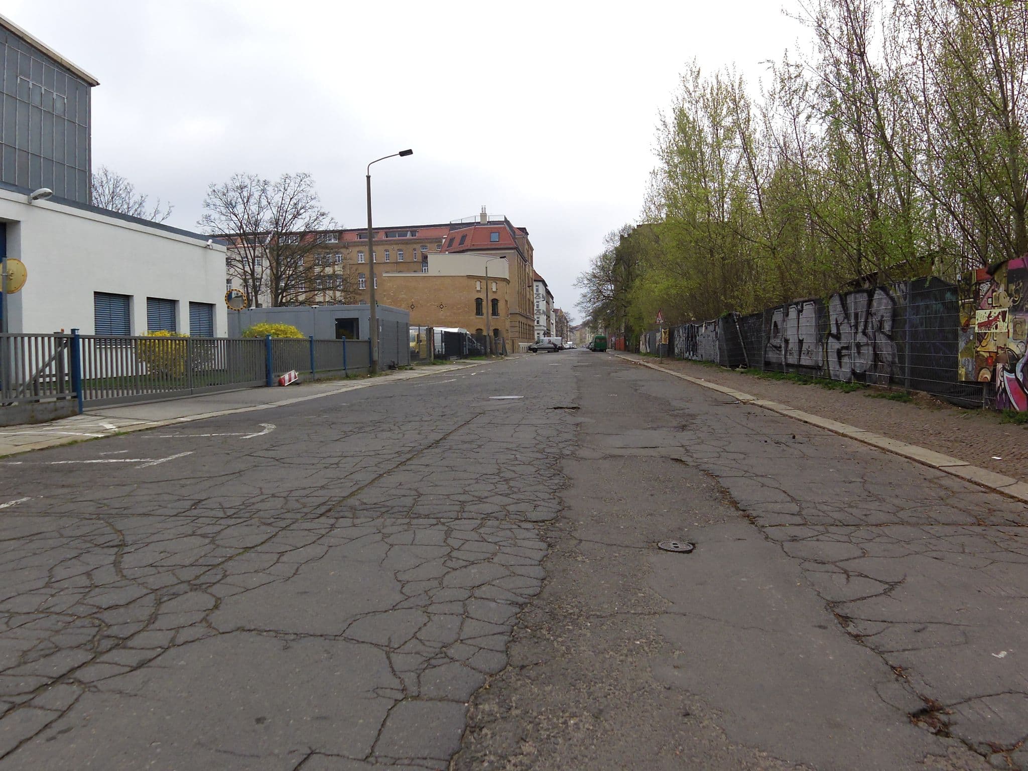 Street view near Wagenplatz Karlhelga, Kleinzschocher — © zoegglmeyr (CC BY-SA · Mapillary)