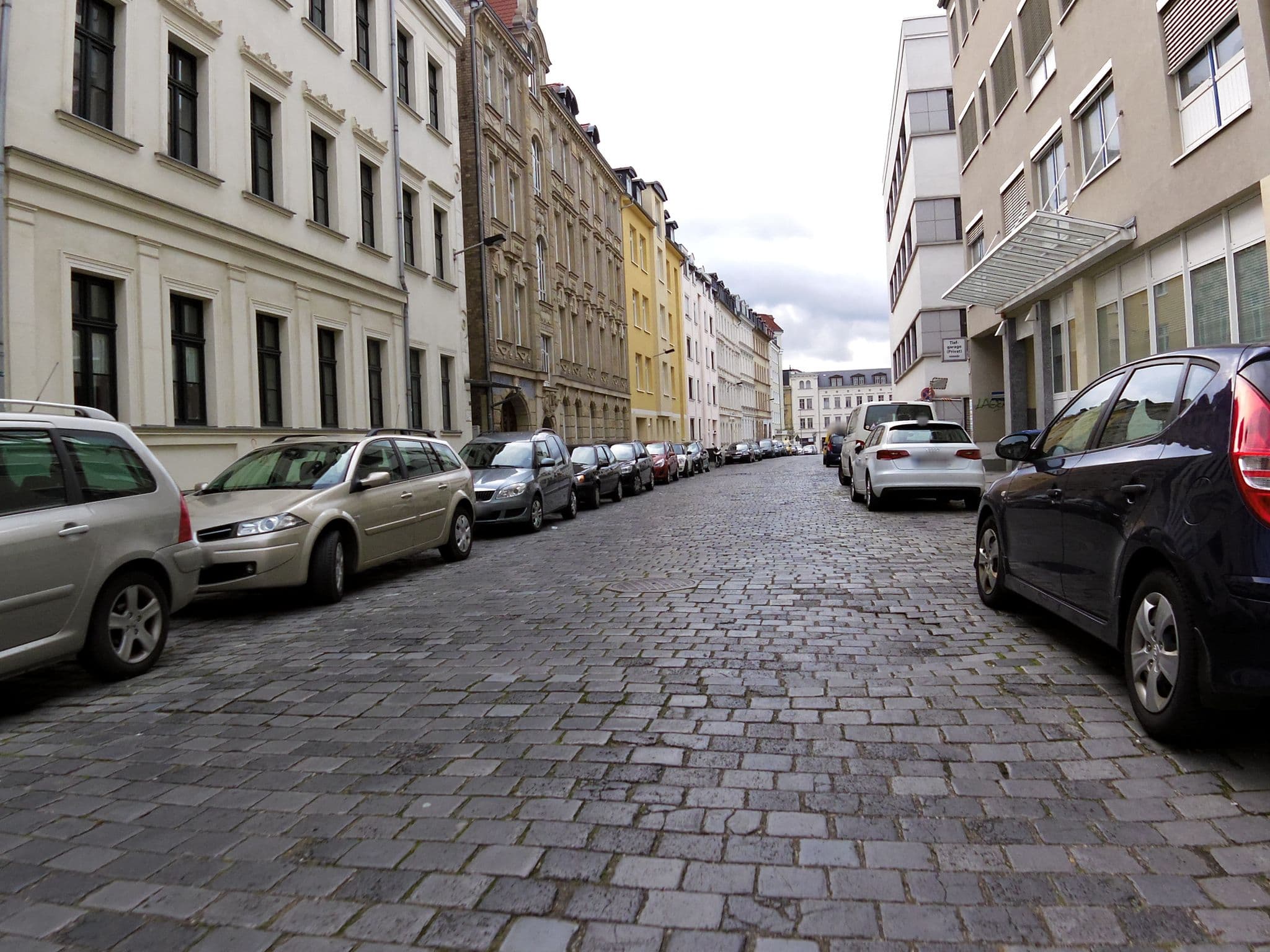 Street view near Apartments Leipzig Zentrum Süd Emilienstraße, Leipzig — © zoegglmeyr (CC BY-SA · Mapillary)