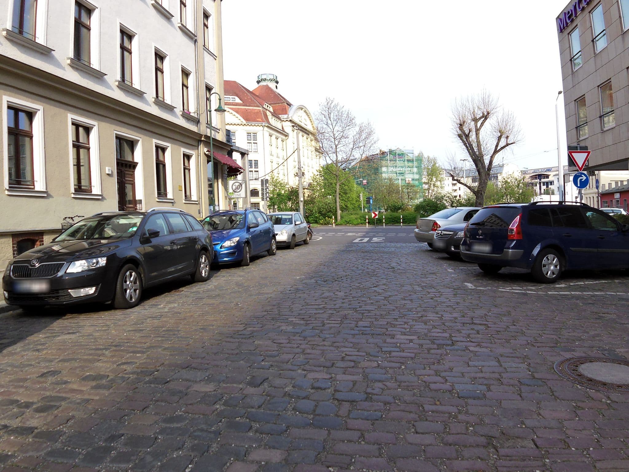 Street view near art'otel, Leipzig — © zoegglmeyr (CC BY-SA · Mapillary)