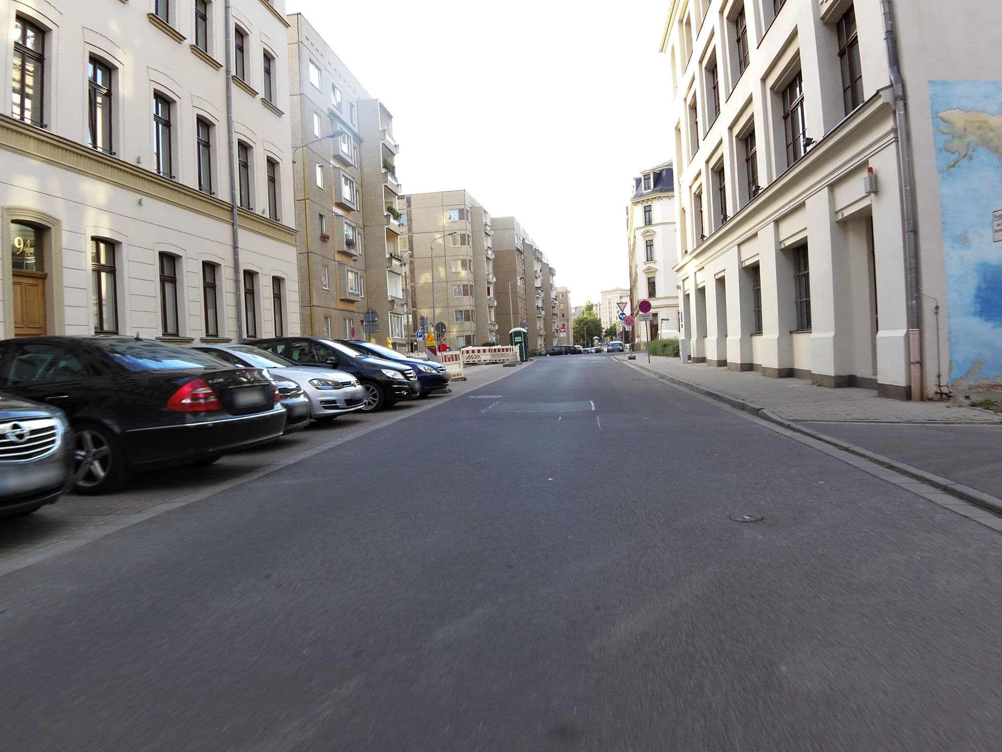 Street view near Messepark Leipzig-Markkleeberg Hotelbetriebsgesellschaft, Leipzig — © zoegglmeyr (CC BY-SA · Mapillary)