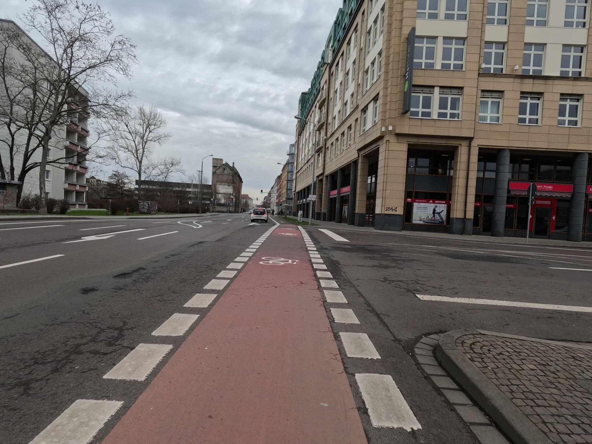 Street view near Hotel Mercure am Gutenbergplatz, Leipzig — © kopra (CC BY-SA · Mapillary)