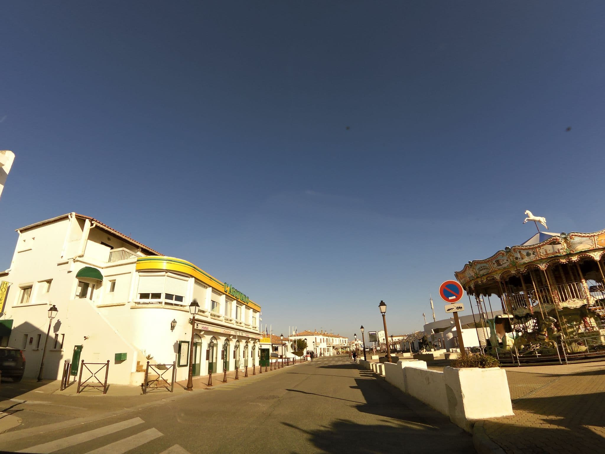 Street view near L'Abrivado, Saintes-Maries-de-la-Mer — © balooval (CC BY-SA · Mapillary)