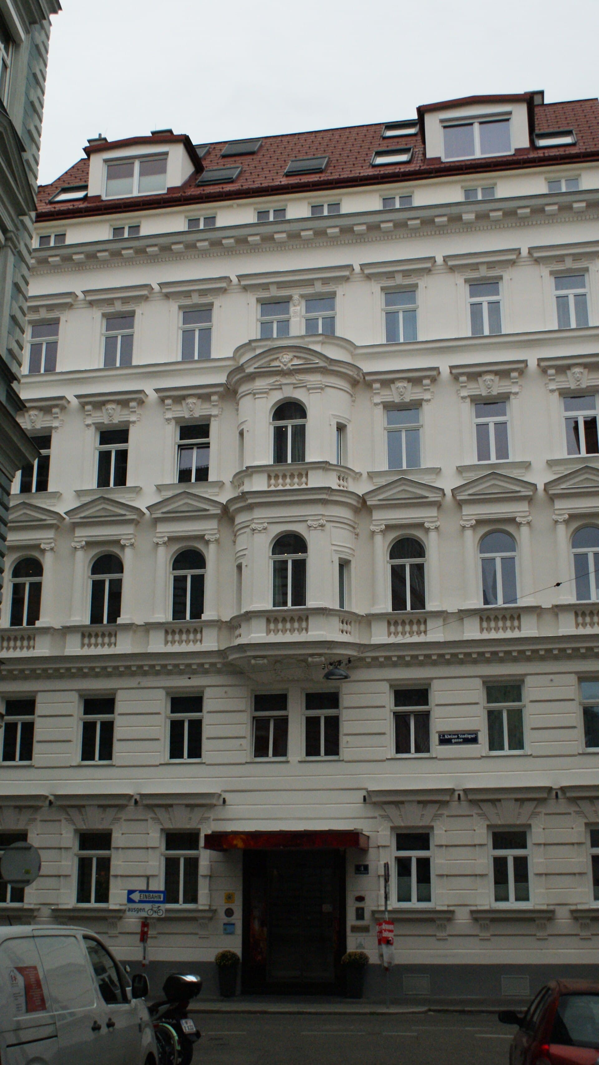 Hotel Kunsthof (via Wikimedia Commons, CC BY-SA 4.0)