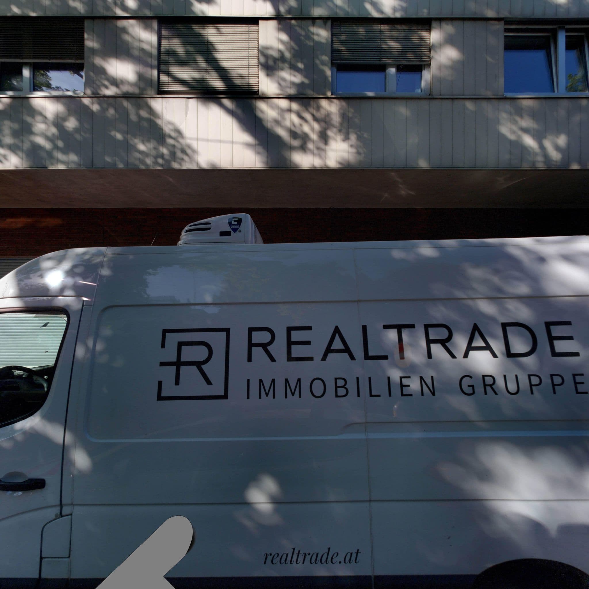 Street view near Hotel Vienna, Innere Stadt — © eliasgander (CC BY-SA · Mapillary)