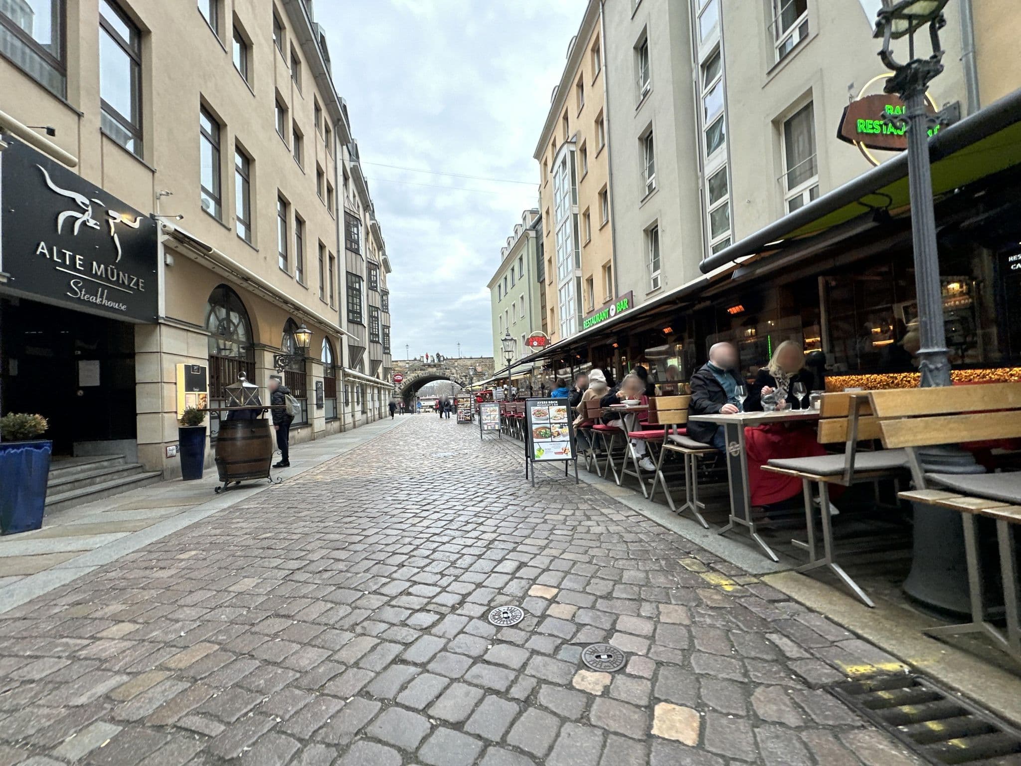 Street view near Bed, Dresden — © quickness805 (CC BY-SA · Mapillary)