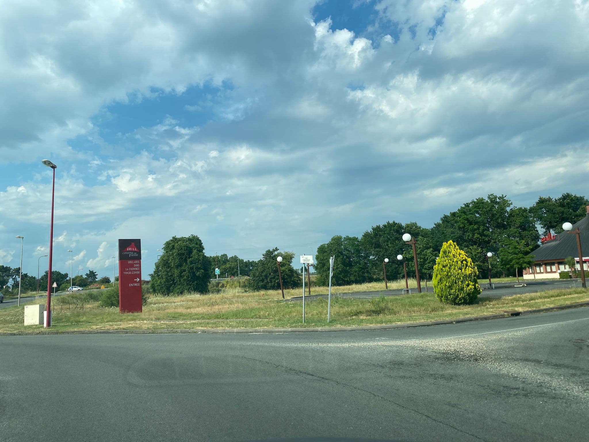 Street view near B&b Hotel Bordeaux Merignac Aéroport, Mérignac — © max93600 (CC BY-SA · Mapillary)