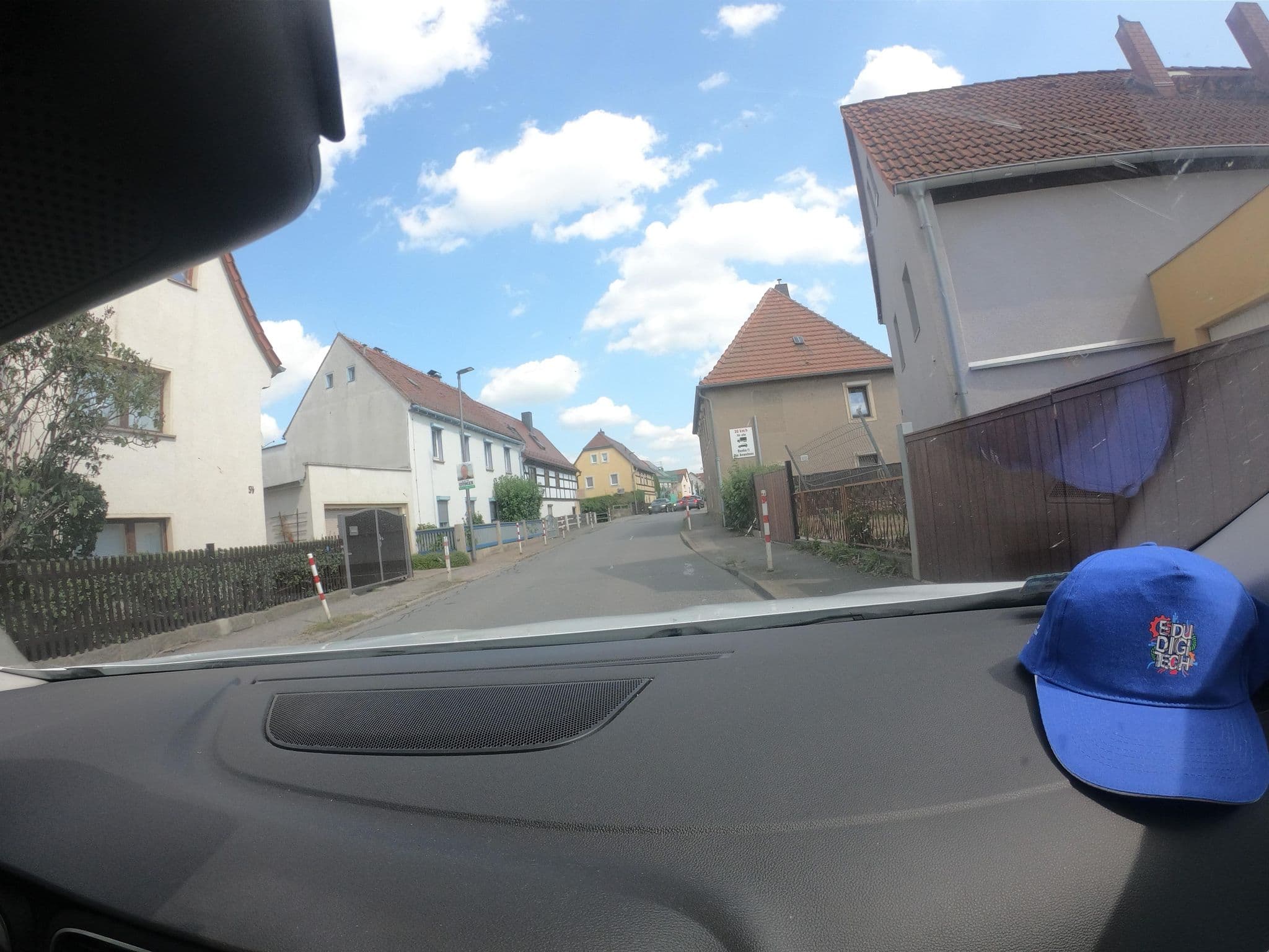 Street view near ZUR GUTEN QUELLE Gaststätte und Pension, Radebeul — © vst (CC BY-SA · Mapillary)