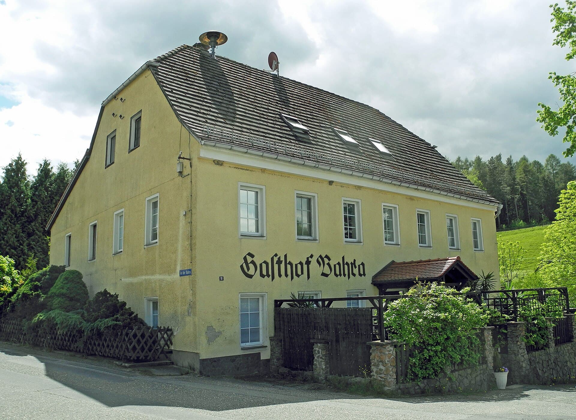 Gasthof Bahra (via Wikimedia Commons, CC BY-SA 4.0)