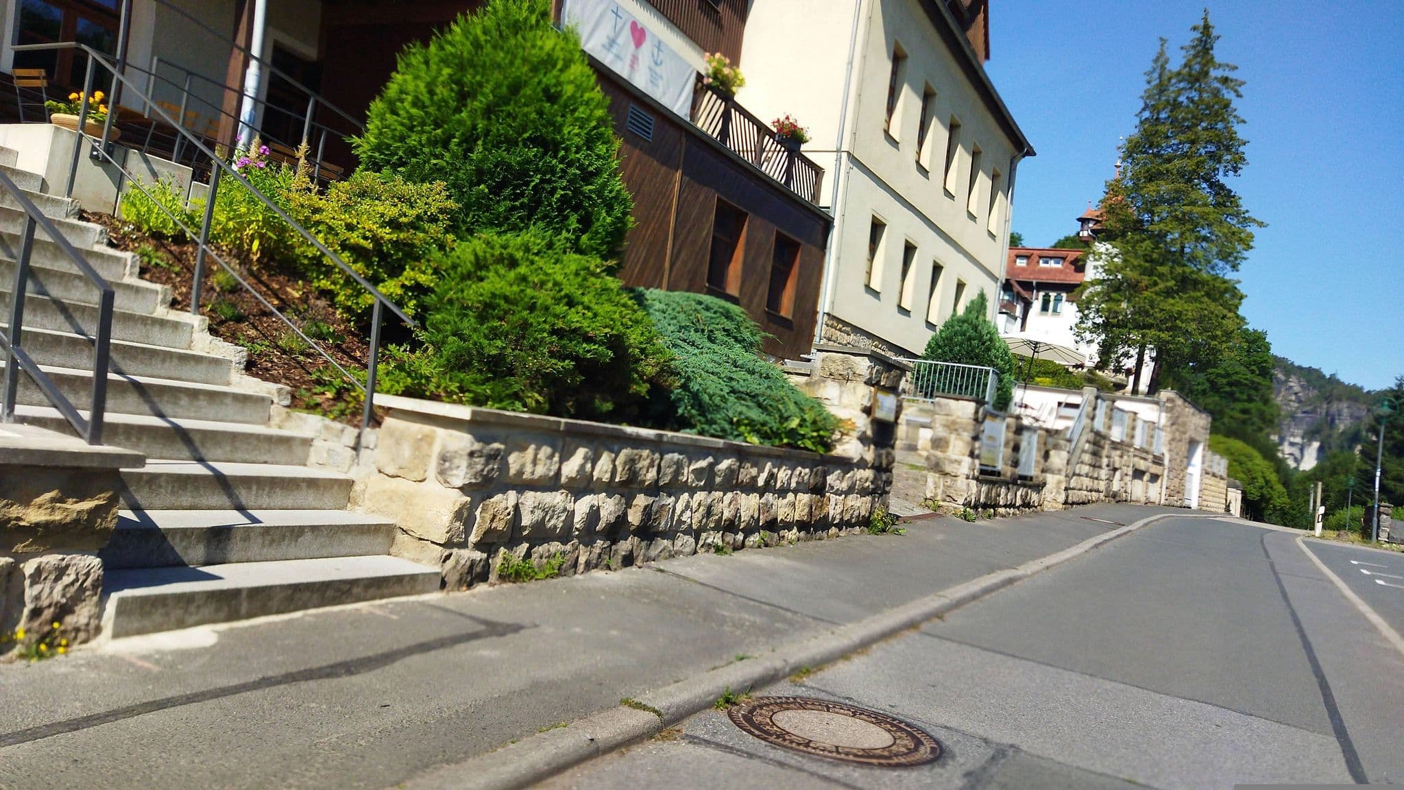 Street view near Felsengrund & Friedensburg Gästehäuser, Stadt Wehlen — © changchun1 (CC BY-SA · Mapillary)