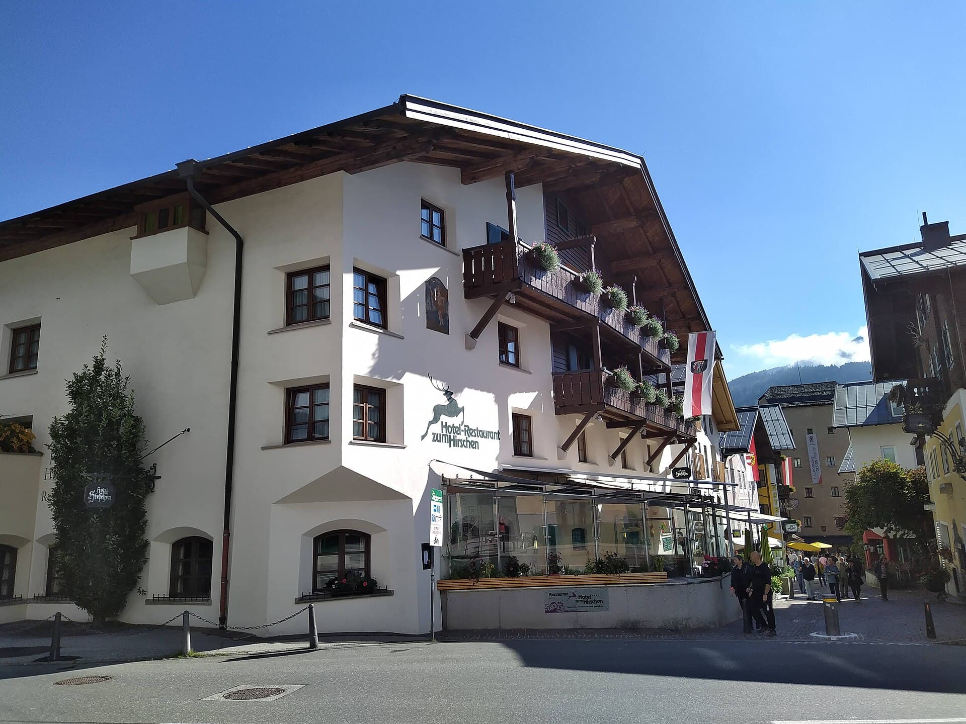 Hotel zum Hirschen (via Wikimedia Commons, CC BY 4.0)