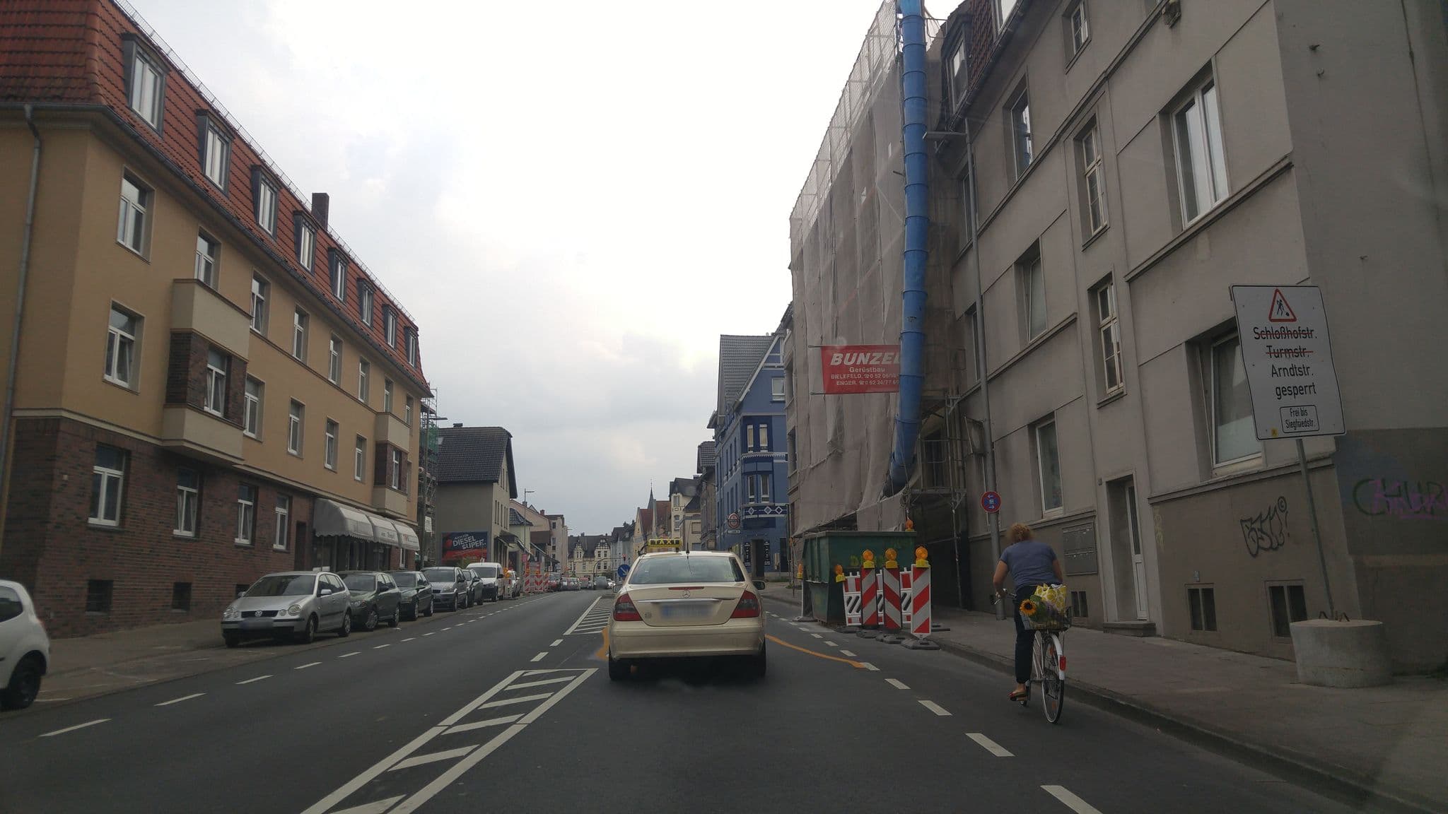 Street view near Perle-Mitte near Nordpark, Bielefeld — © resmai (CC BY-SA · Mapillary)