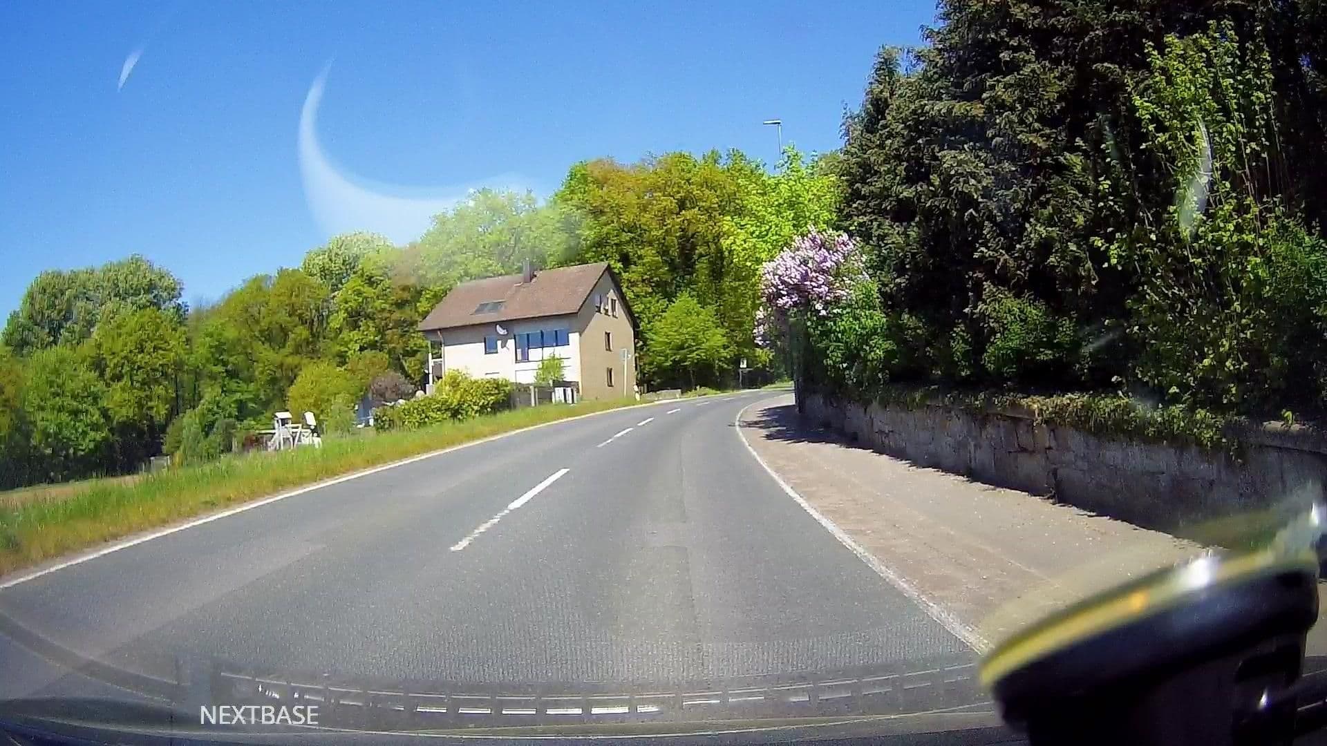 Street view near Hotel Garni Vierenberg, Bad Salzuflen — © derlipper (CC BY-SA · Mapillary)