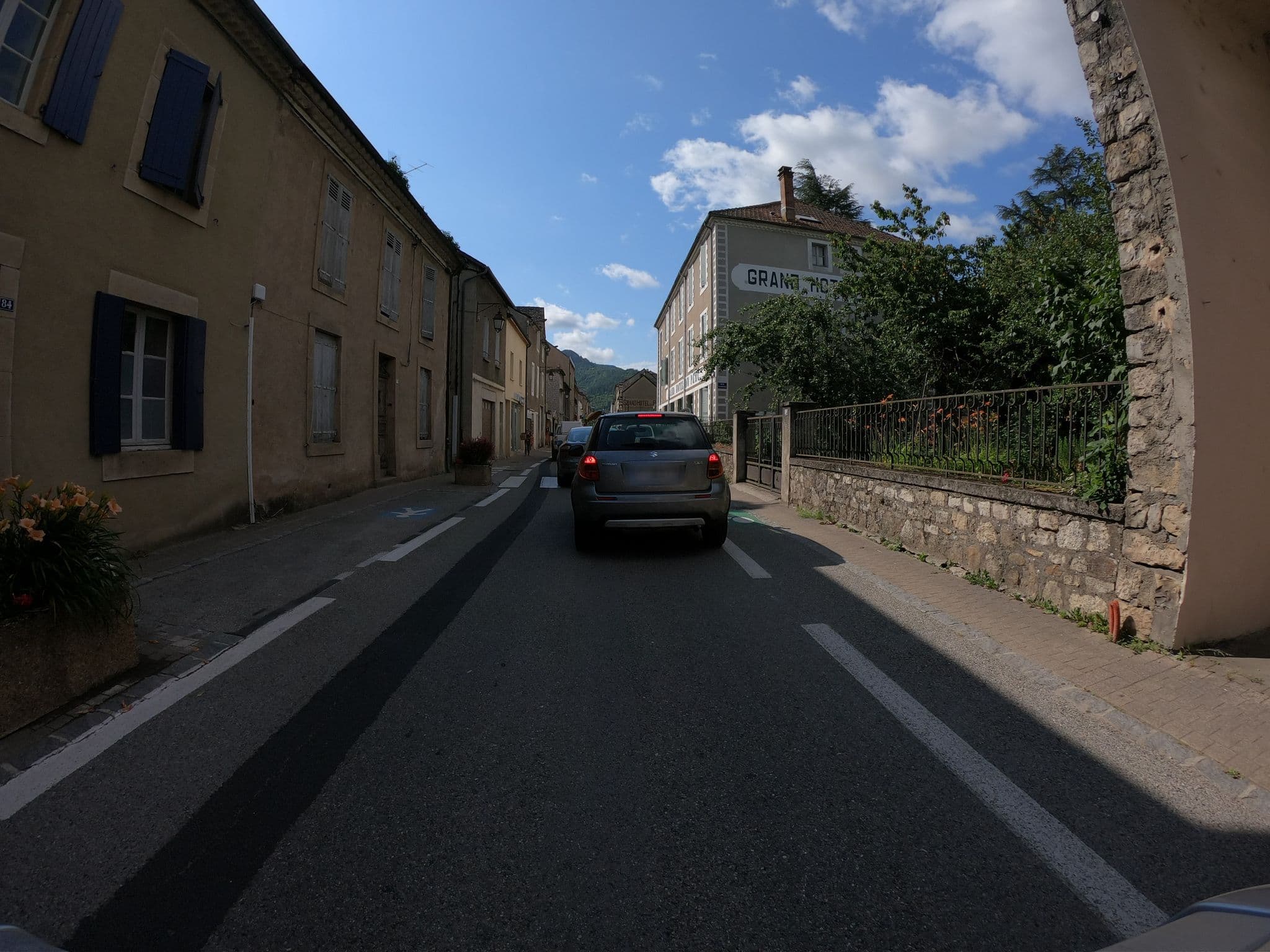 Street view near Hôtel Restaurant "Grand Hôtel du Parc", Florac — © joostjakob (CC BY-SA · Mapillary)