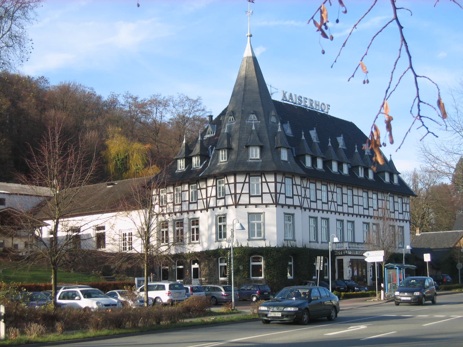 Hotel Kaiserhof (via Wikimedia Commons, Public domain)