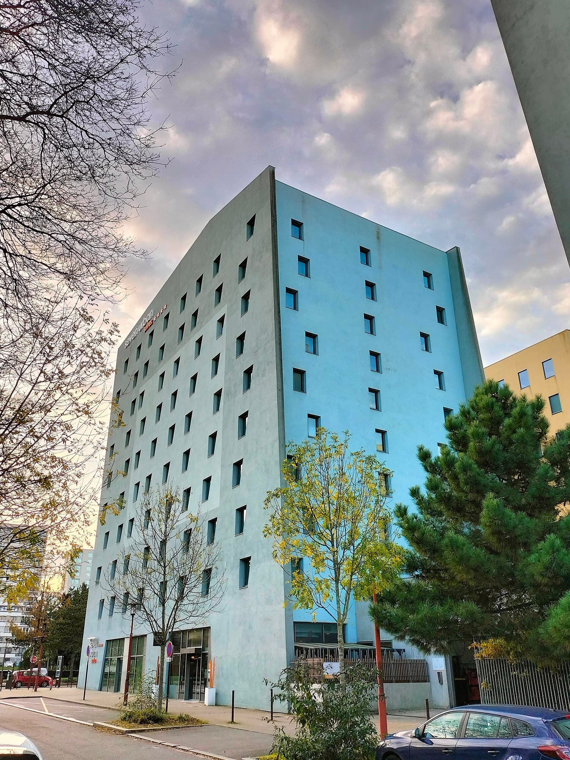 Seven Urban Suites Nantes (via Wikimedia Commons, CC BY-SA 3.0)