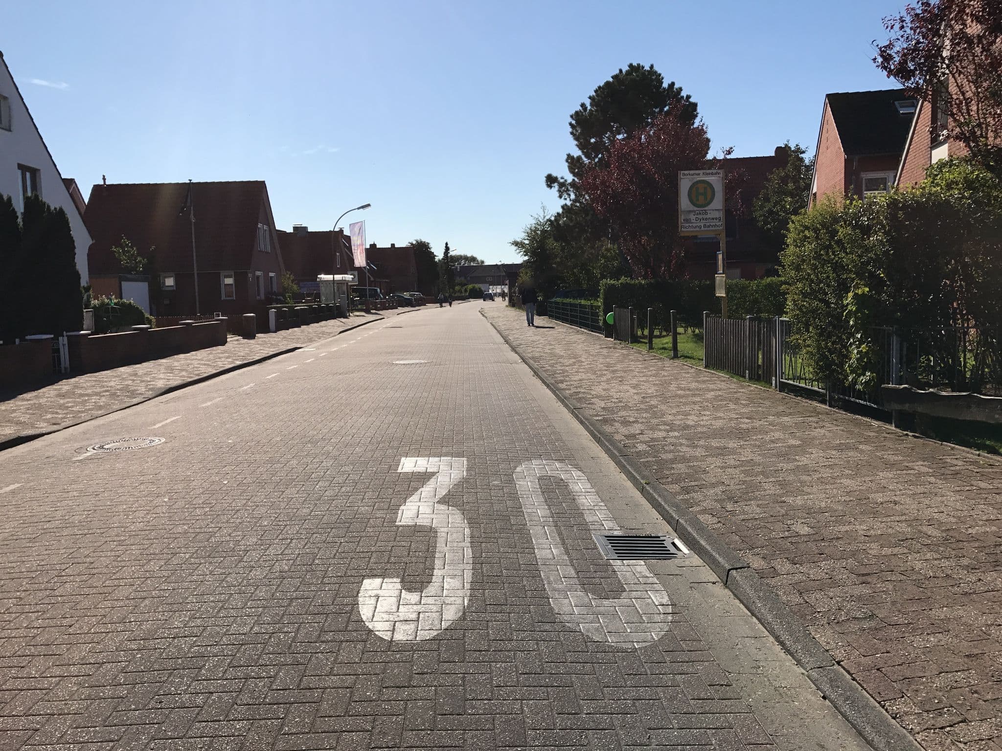 Street view near Linneberg und Haus Kormoran, Borkum — © multimaze (CC BY-SA · Mapillary)