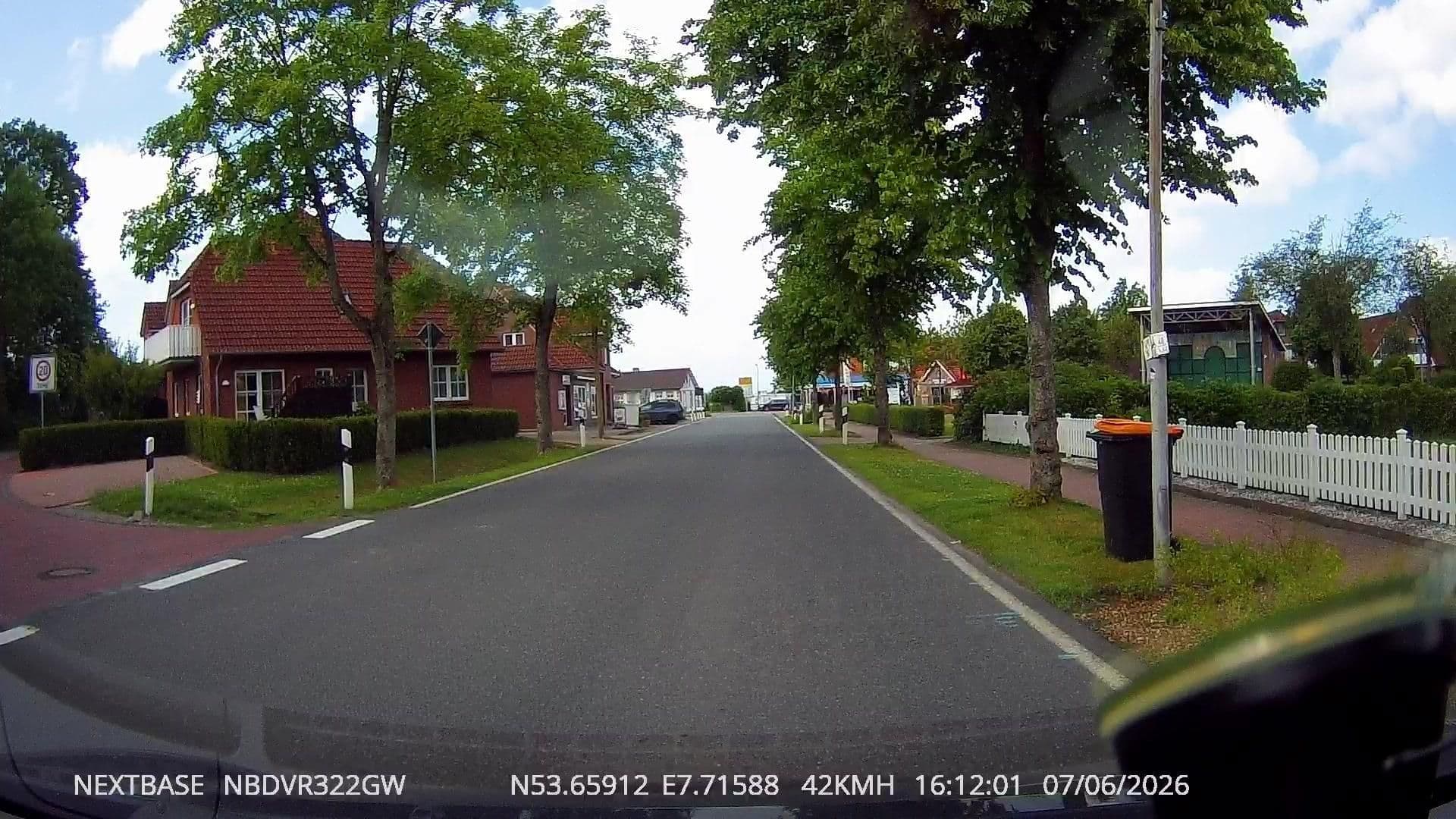 Street view near Ostfriesische Küstenbrauerei und Brennerei zu Werdum e.K., Neuharlingersiel — © derlipper (CC BY-SA · Mapillary)