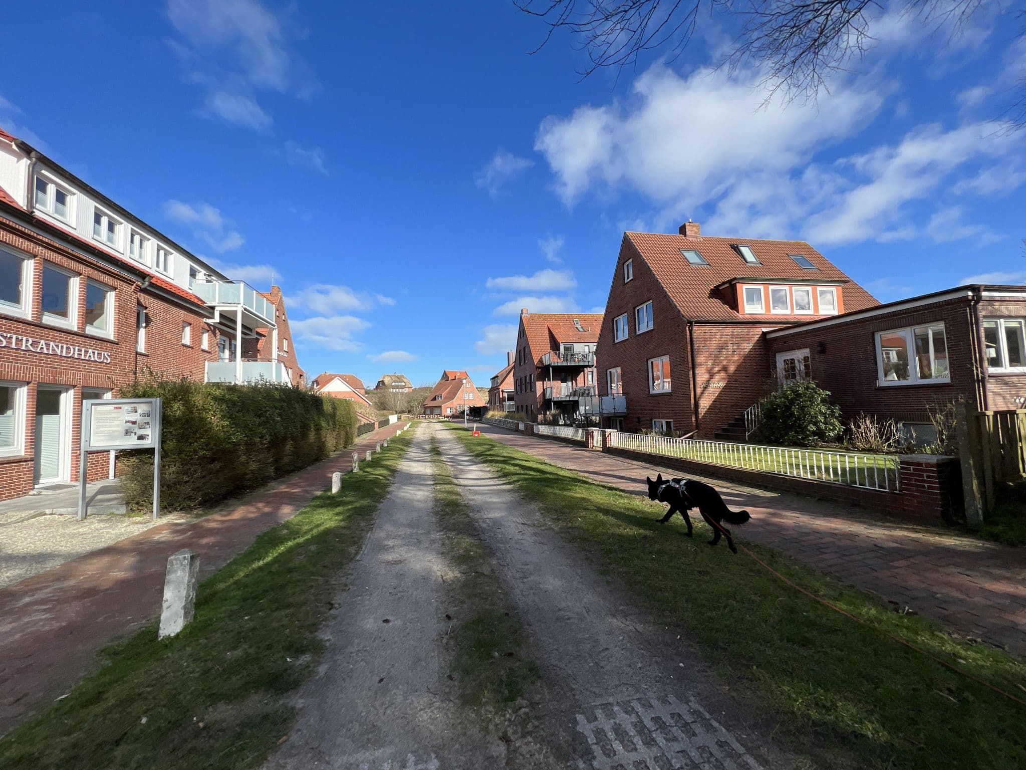 Street view near Strandhaus Juist, Juist — © pyyjac (CC BY-SA · Mapillary)