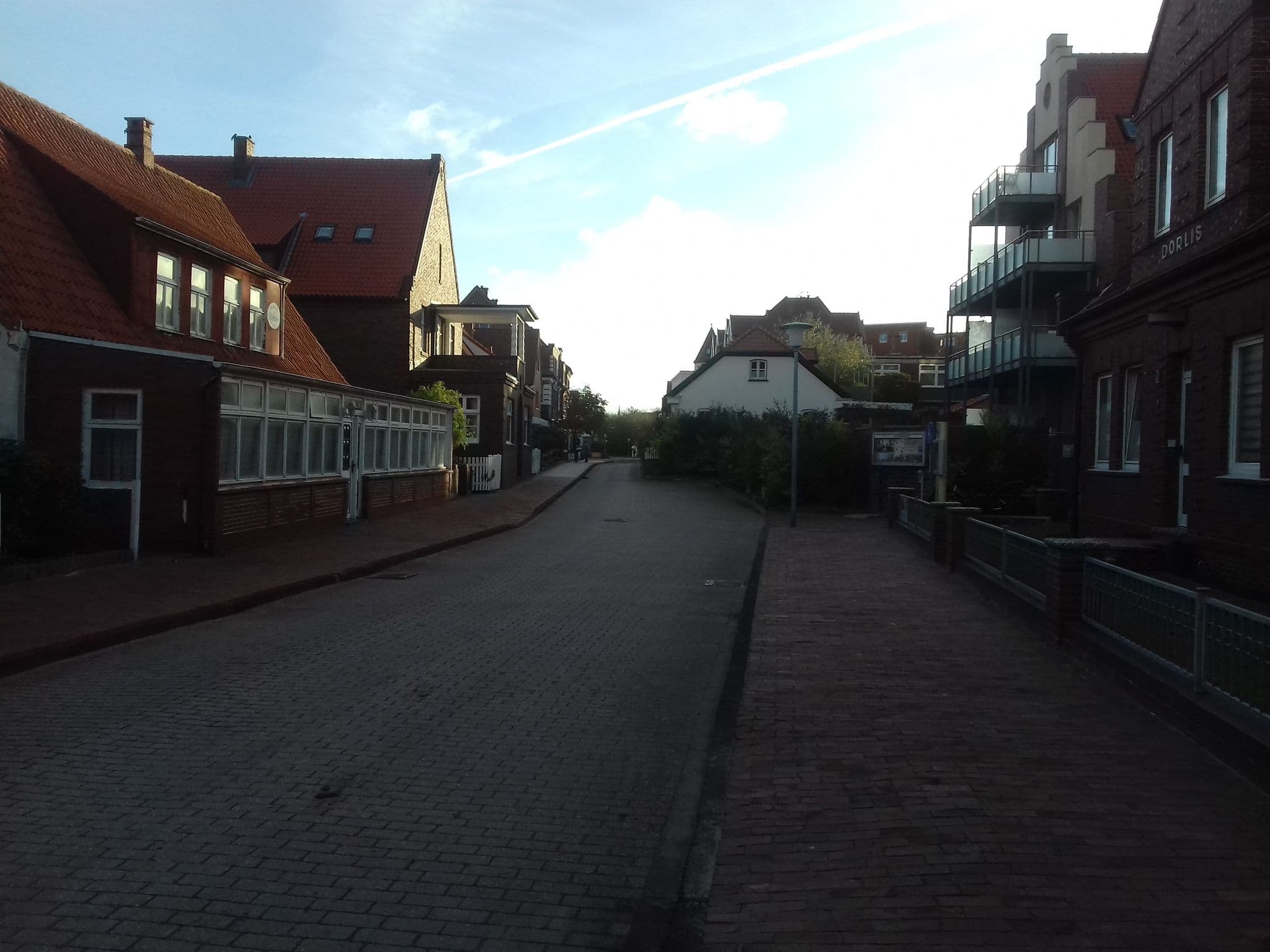 Street view near Haus Südwind und Ufen, Juist — © laika (CC BY-SA · Mapillary)