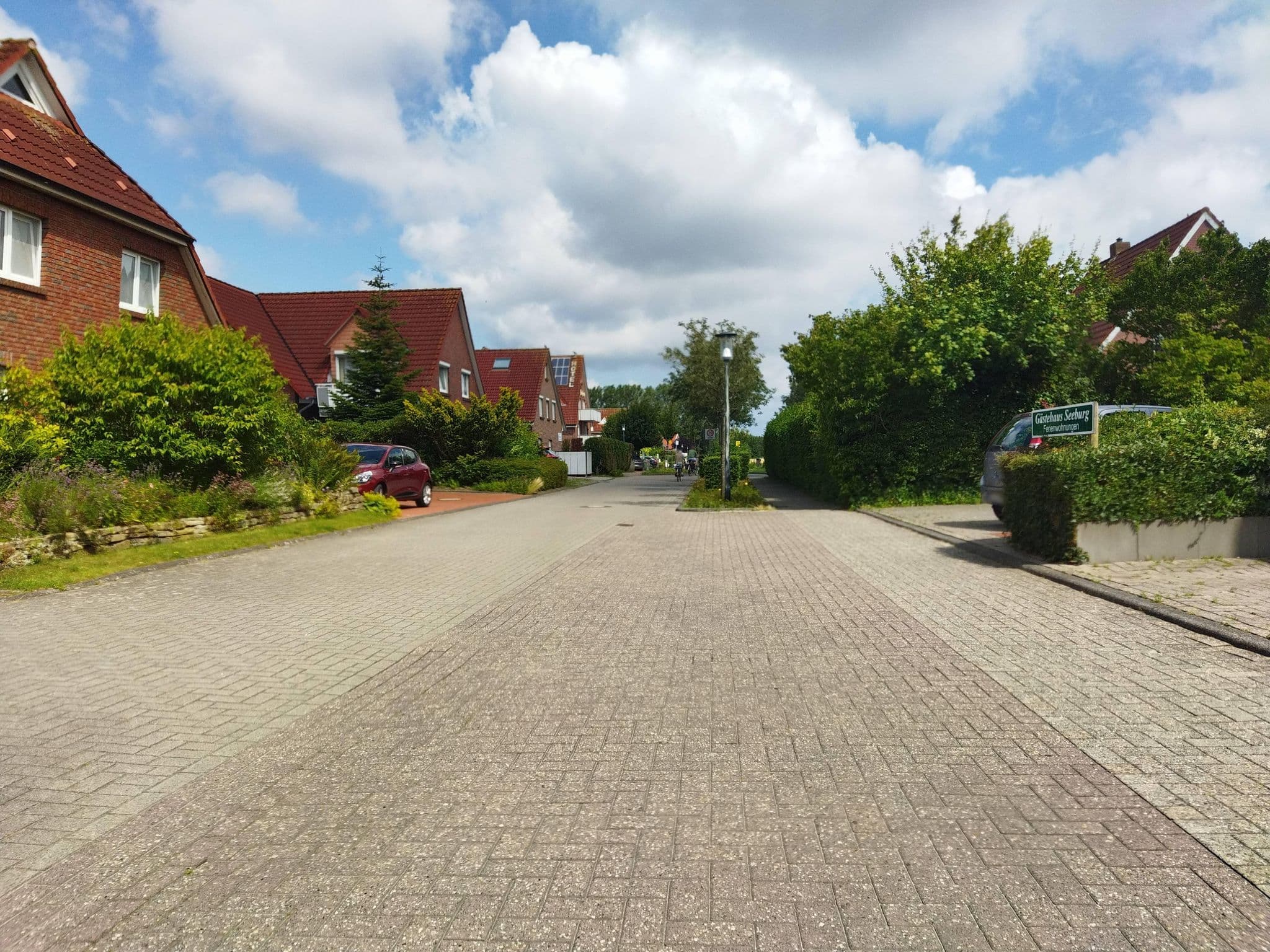 Street view near Gästehaus Seeburg, Neuharlingersiel — © changchun1 (CC BY-SA · Mapillary)