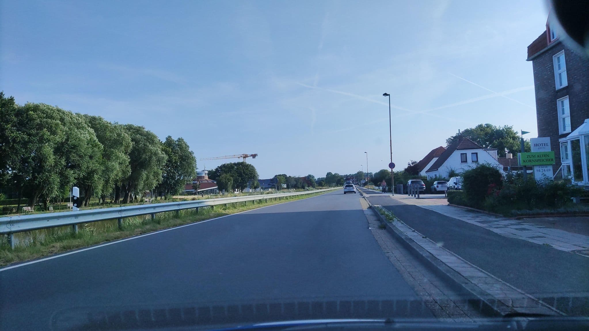Street view near Zum alten Kornspeicher, Neuharlingersiel — © hotteliene (CC BY-SA · Mapillary)