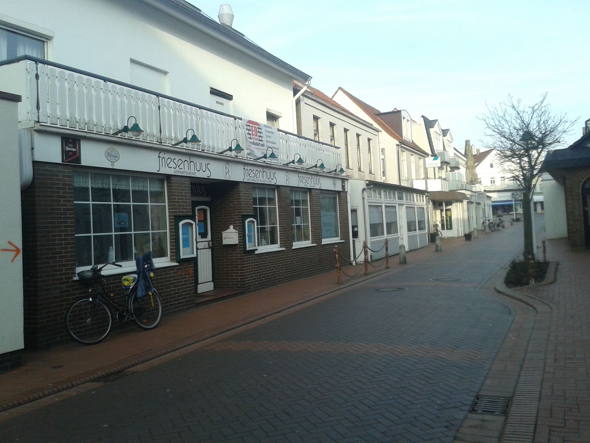 Street view near Friesenhuus - Hotel, Pension, Restaurant Jann Ennen e.k., Norderney — © thomas (CC BY-SA · Mapillary)