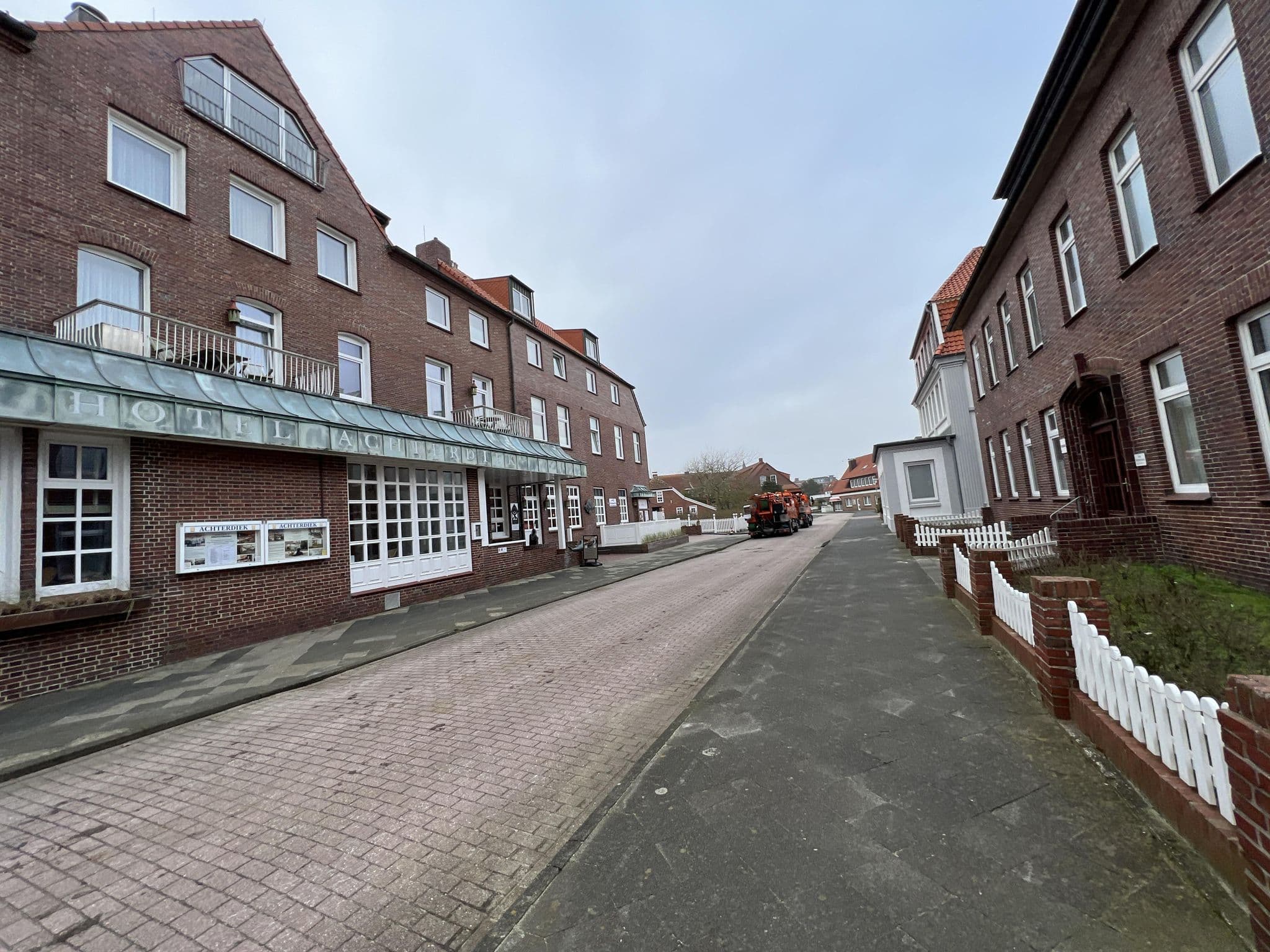Street view near Hotel Achterdiek, Juist — © pyyjac (CC BY-SA · Mapillary)