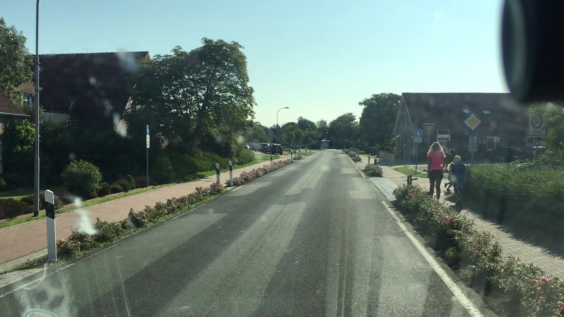 Street view near Oll Smee 9 - Dein Nordsee Urlaub, Neuharlingersiel — © lvl5 (CC BY-SA · Mapillary)