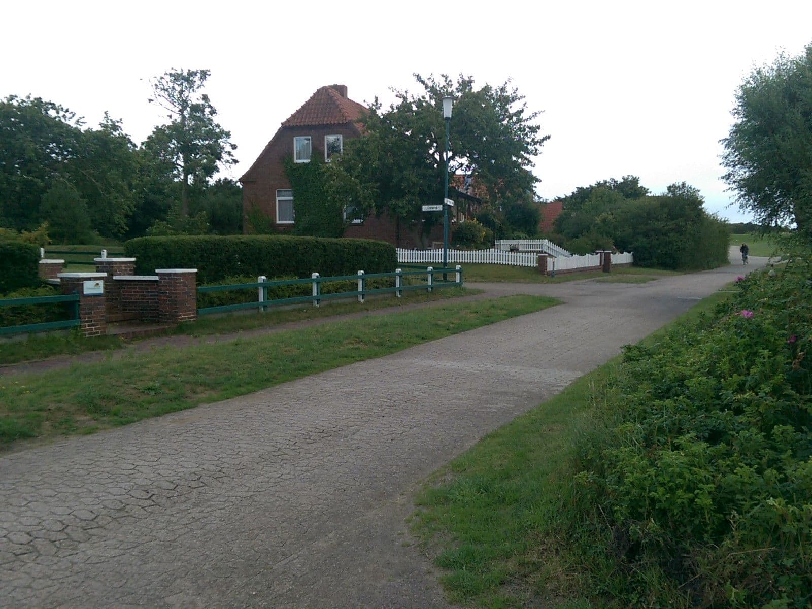 Street view near Haus Dünengarten, Neuharlingersiel — © flohoff (CC BY-SA · Mapillary)