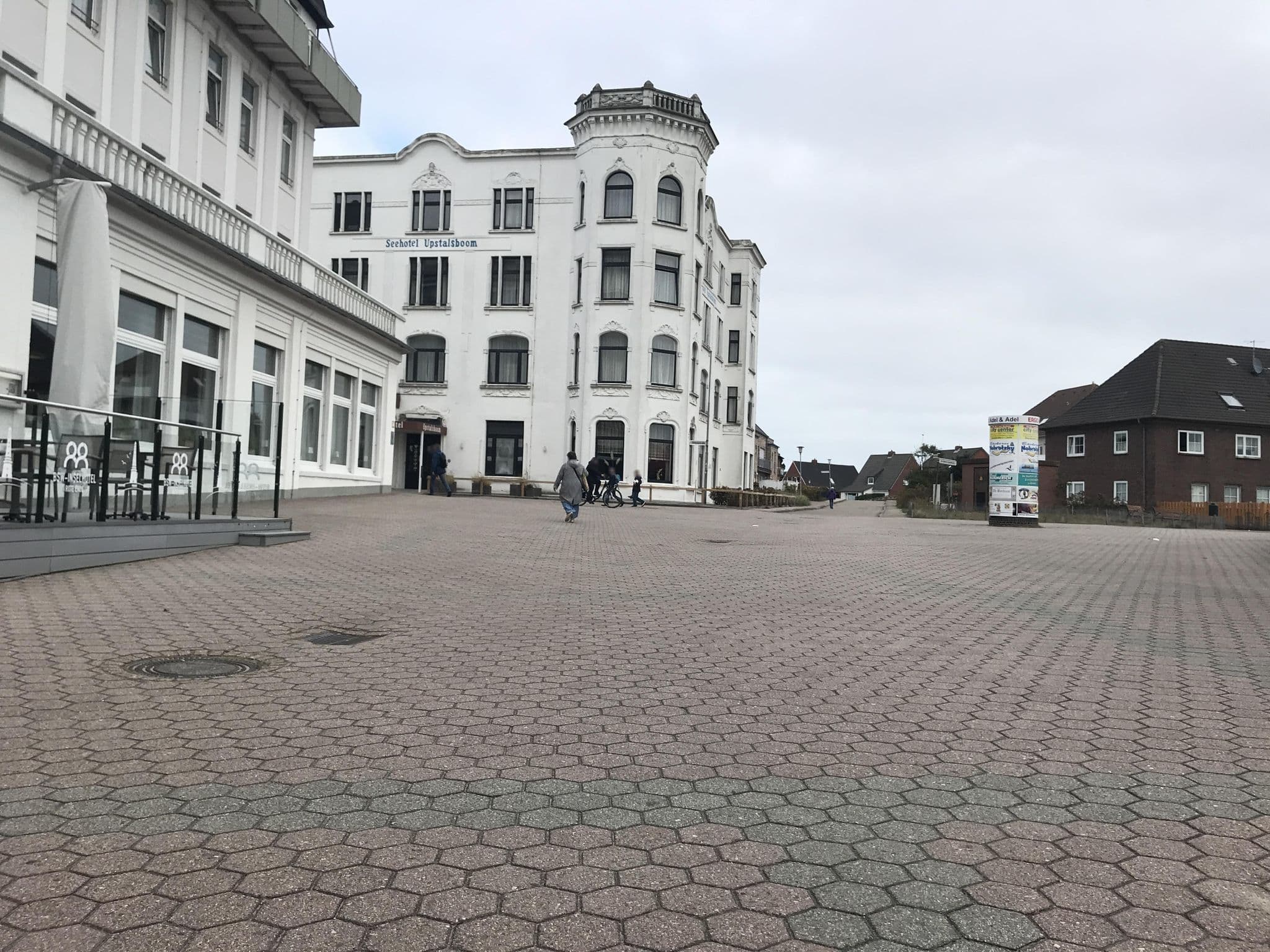Street view near Hotel Rote Erde, Borkum — © miguel_andrade (CC BY-SA · Mapillary)