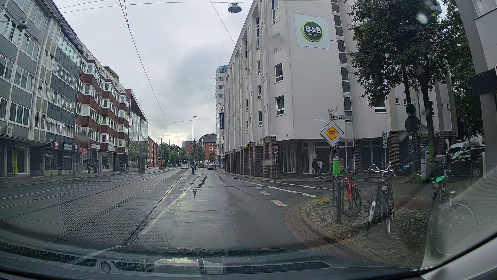 Street view near B&B Hotel Bremen-Altstadt, Bremen — © StefanS79 (CC BY-SA · Mapillary)