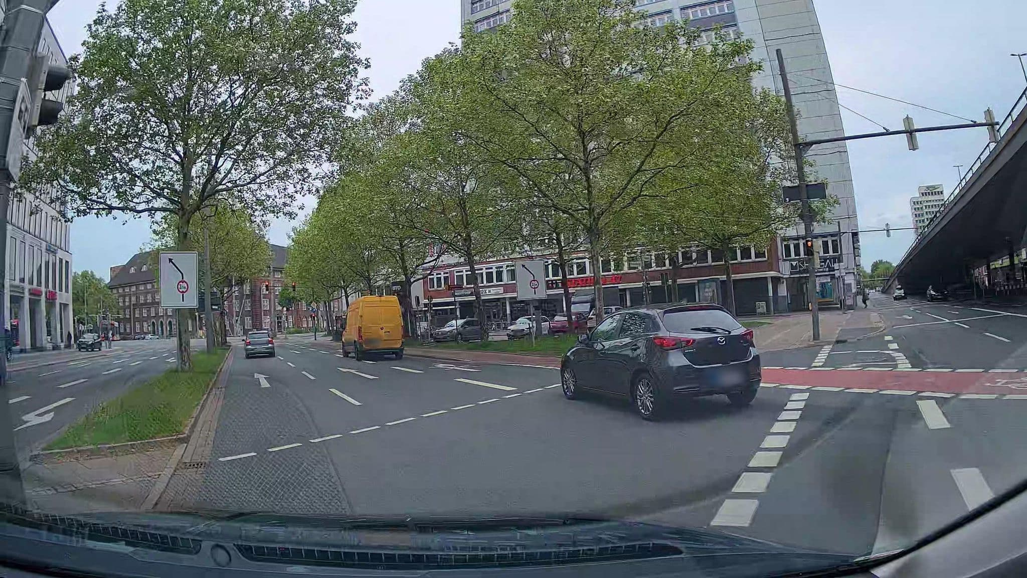 Street view near Aparthotel Adagio Bremen, Bremen — © StefanS79 (CC BY-SA · Mapillary)