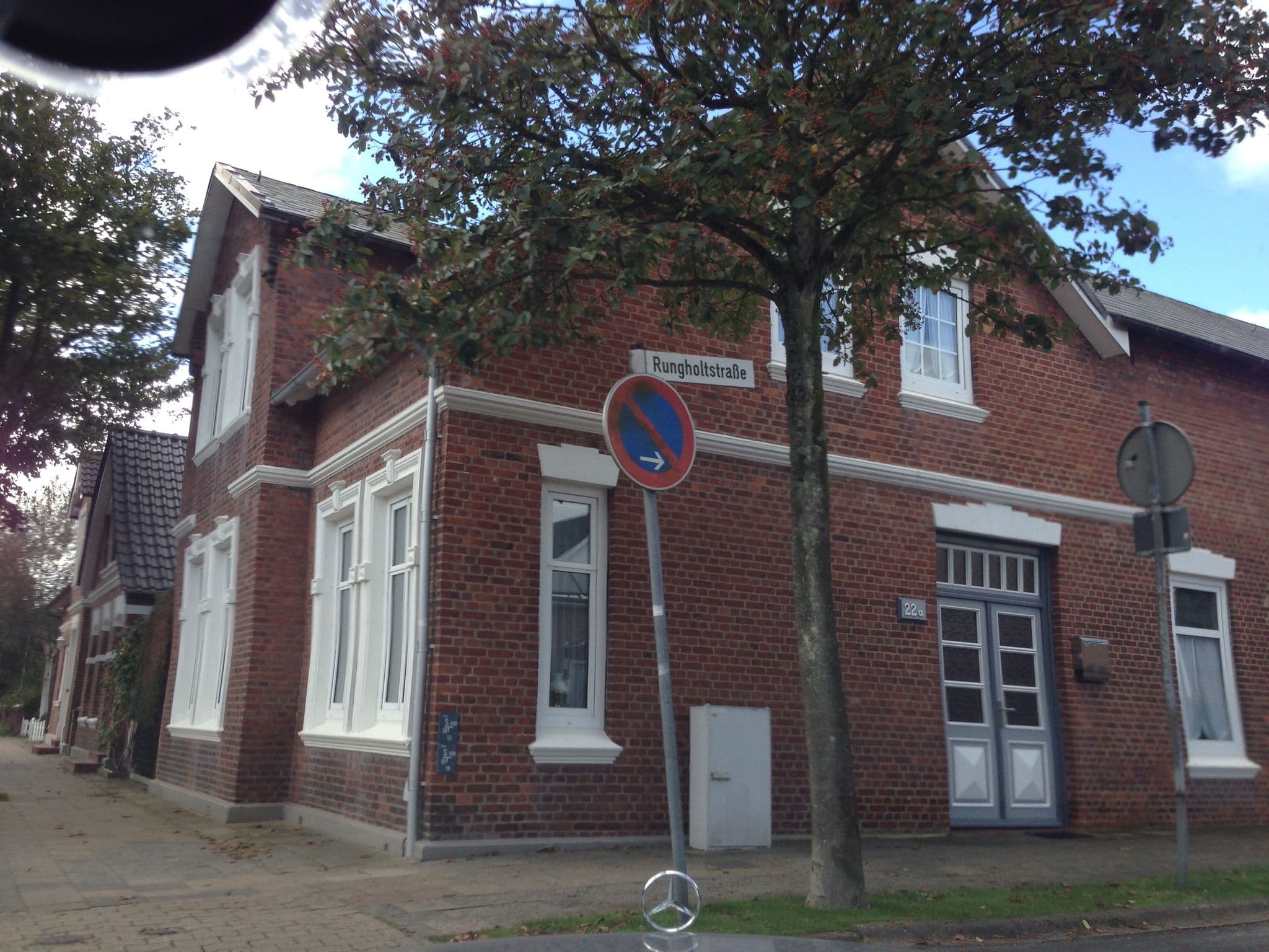Street view near Riemann's Ferienwohnnungen Inh. Chris Riemann, Wyk auf Föhr — © mjay (CC BY-SA · Mapillary)