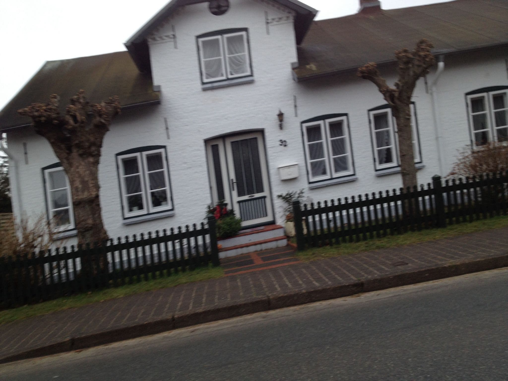 Street view near Hansen Werner, Gerda Ferienwohnungsvermietung, Wyk auf Föhr — © dmho (CC BY-SA · Mapillary)