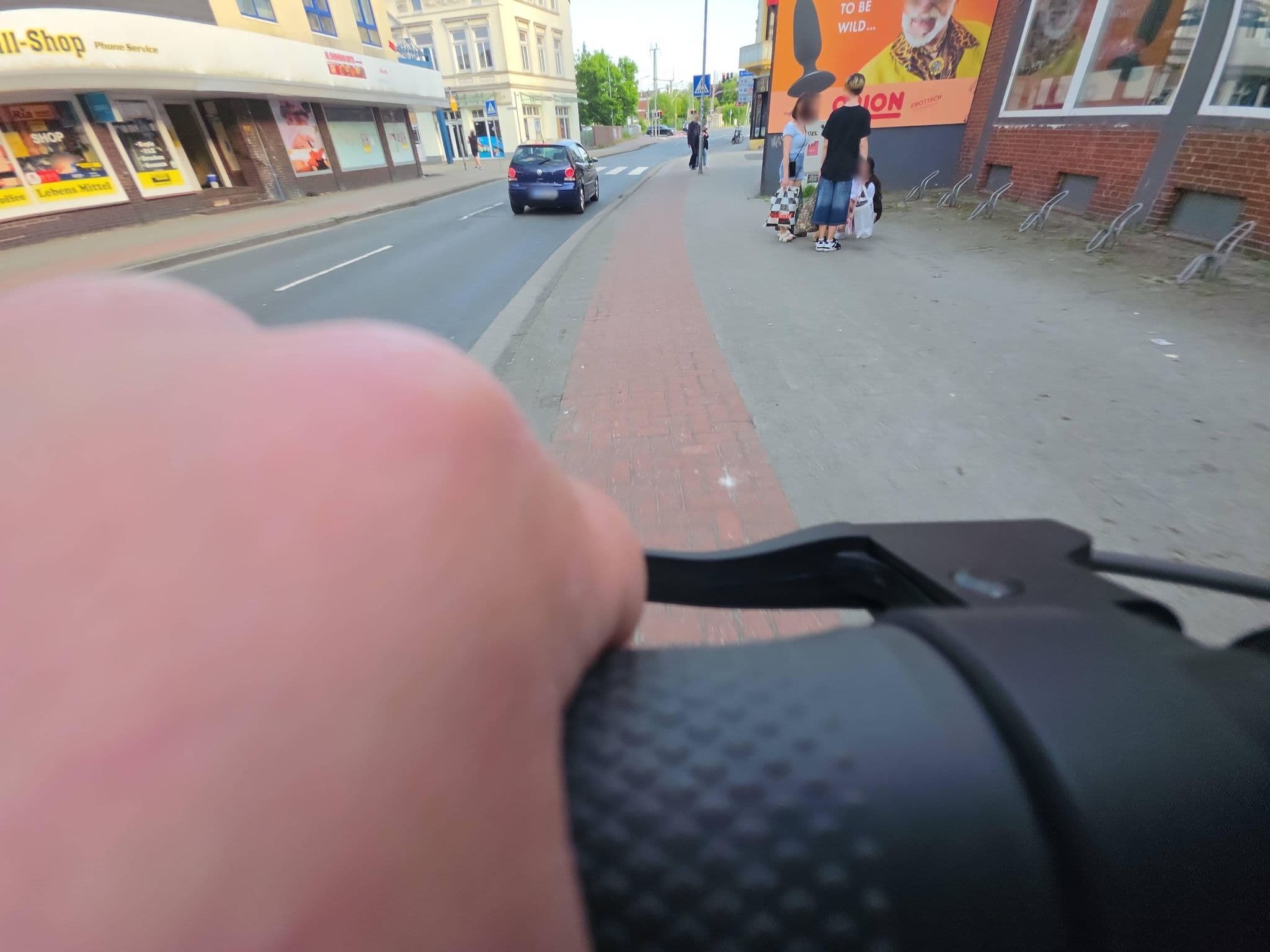 Street view near Hotel Fürstenwerth, Wilhelmshaven — © gee30 (CC BY-SA · Mapillary)