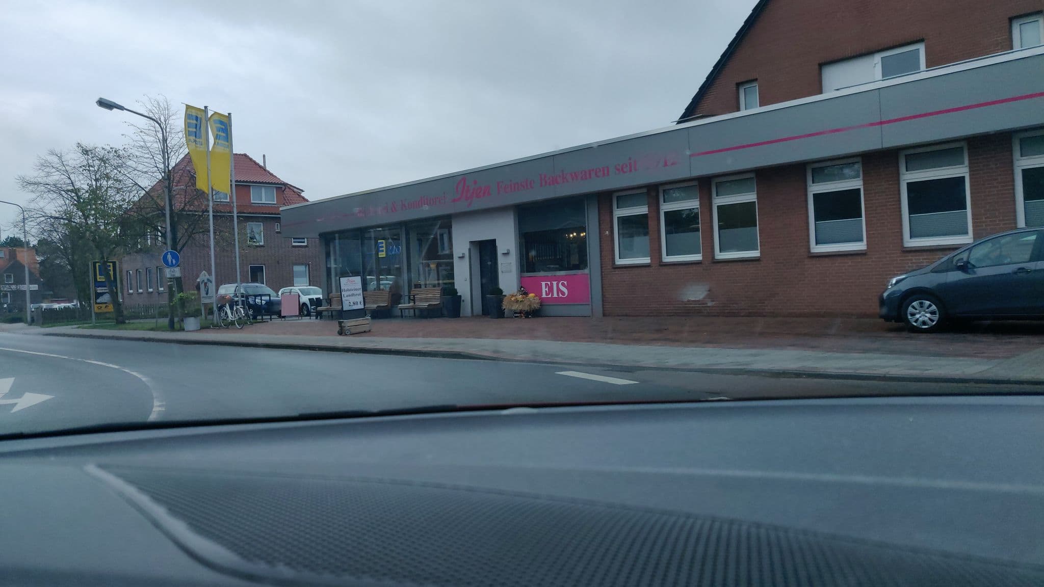 Street view near mare apartments, Cuxhaven — © mighty_eighty (CC BY-SA · Mapillary)