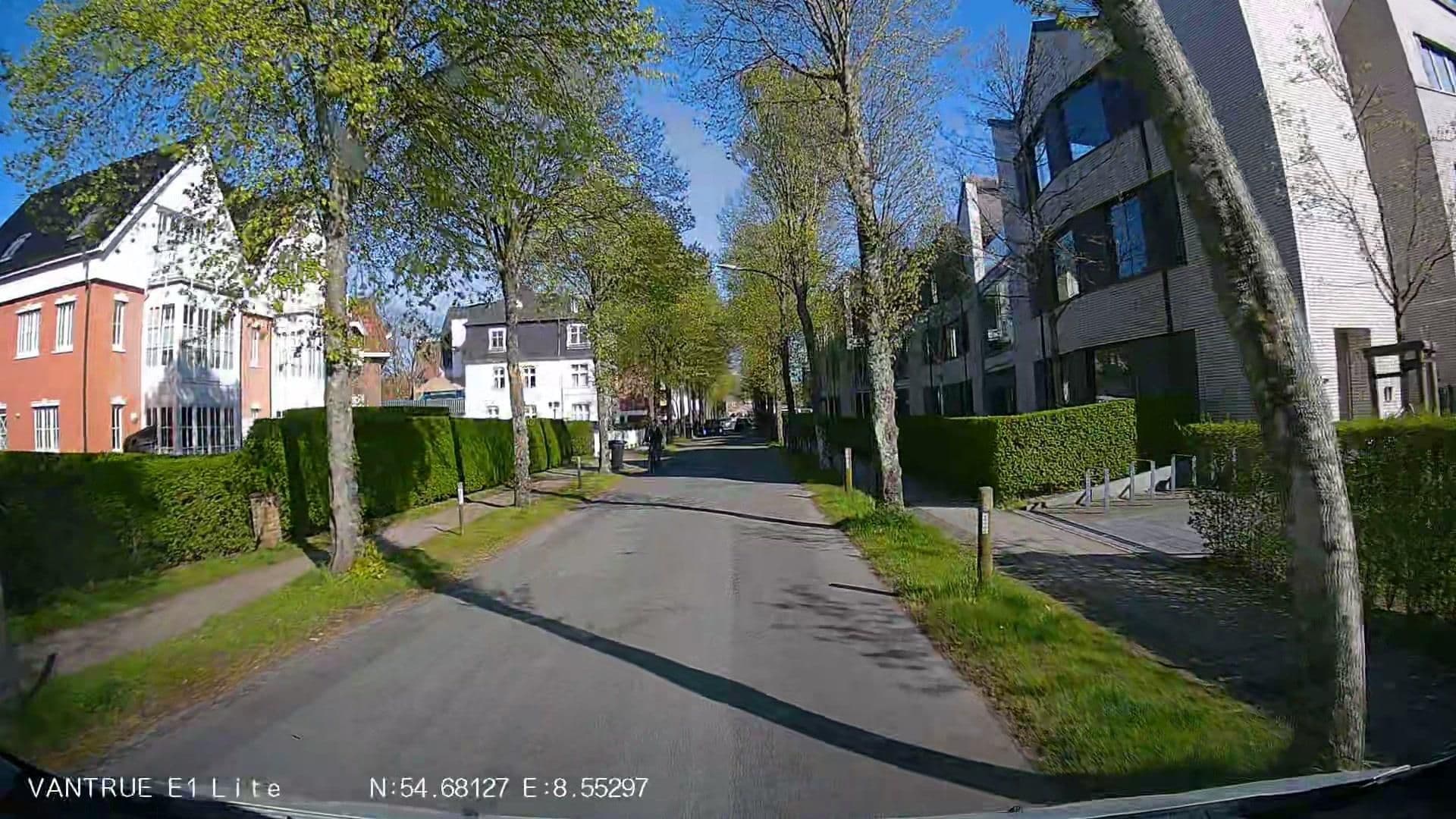 Street view near Ferienwohnungen Strandburg, Wyk auf Föhr — © Hightower- (CC BY-SA · Mapillary)