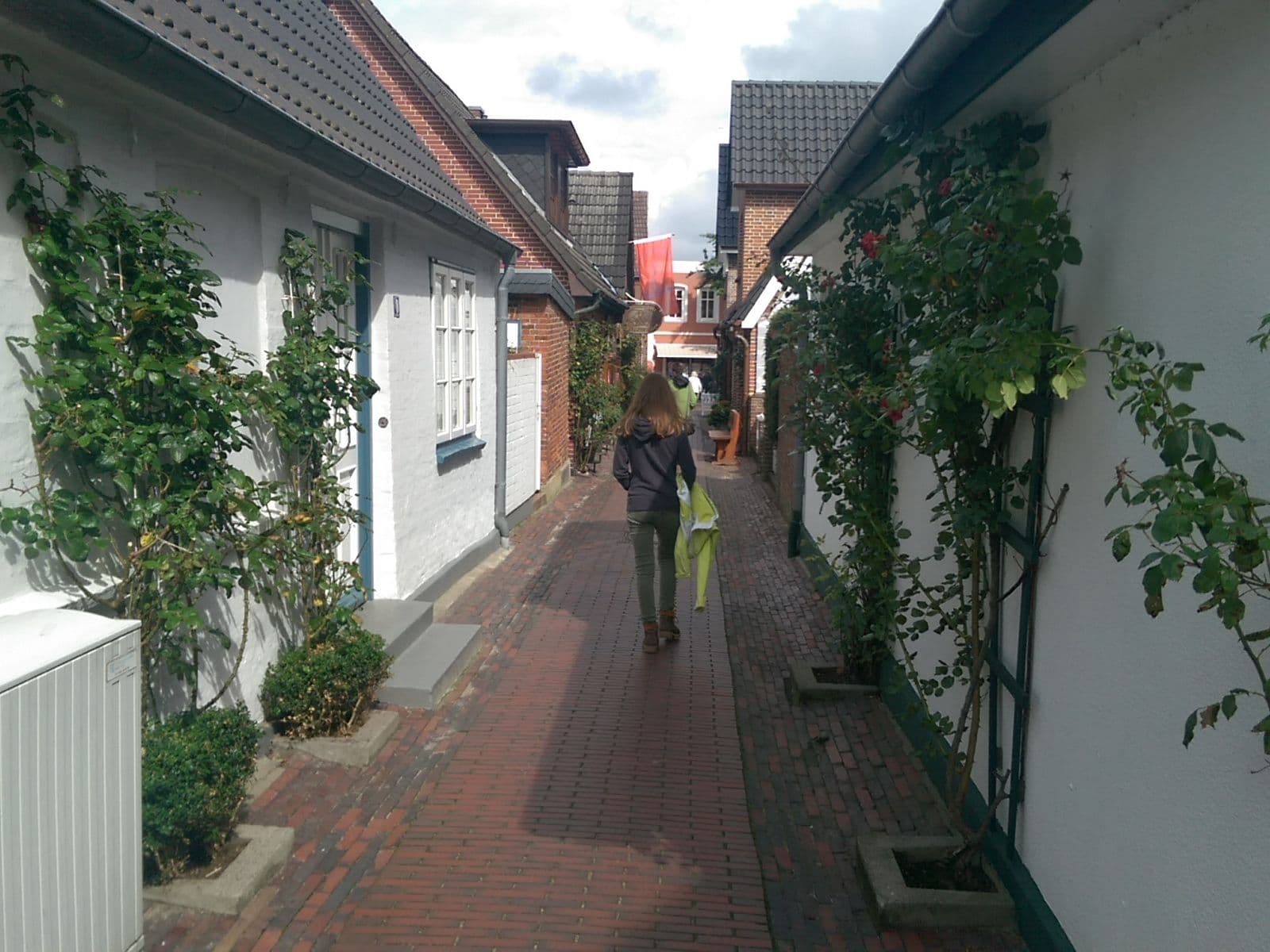 Street view near Pension Haus Rascher, Wyk auf Föhr — © live (CC BY-SA · Mapillary)
